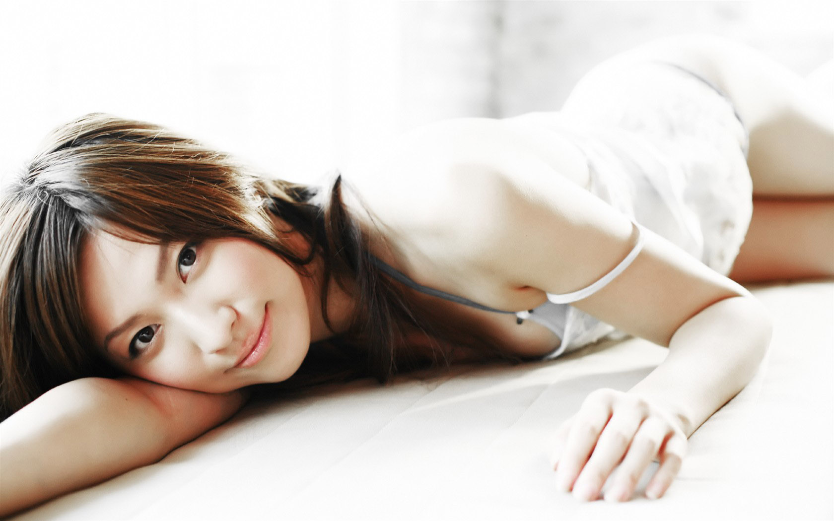 唯美美女壁纸，高清养眼，免费下载，装点你的电脑桌面