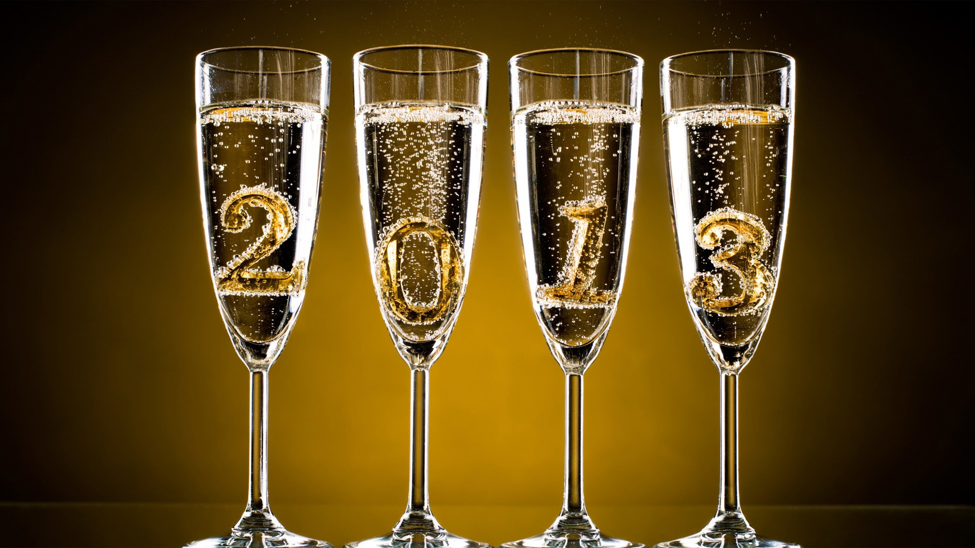 2013新年庆祝香槟壁纸，免费下载，装点你的电脑桌面！