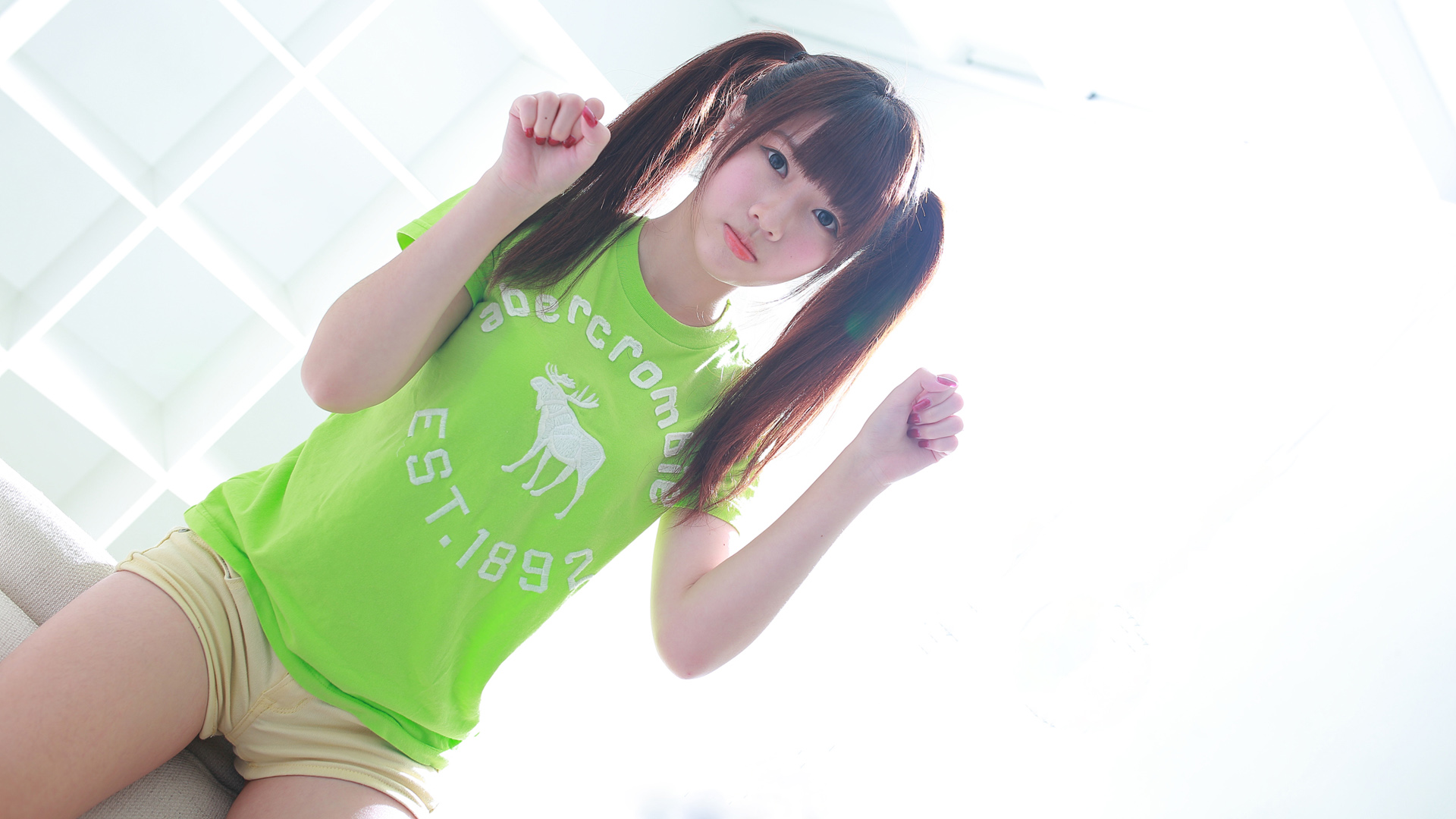 双马尾可爱美女壁纸