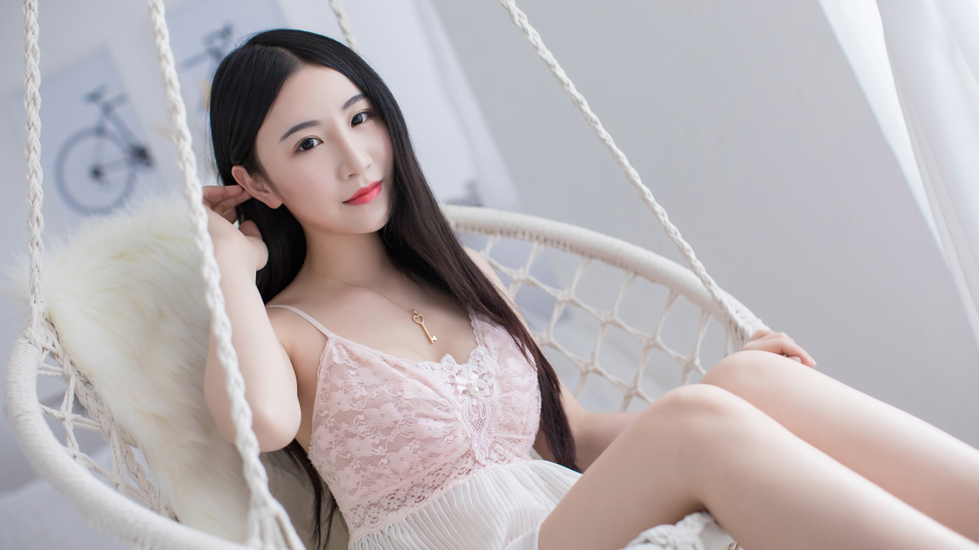 清纯佳人谢芷馨精选壁纸，免费电脑桌面美化下载
