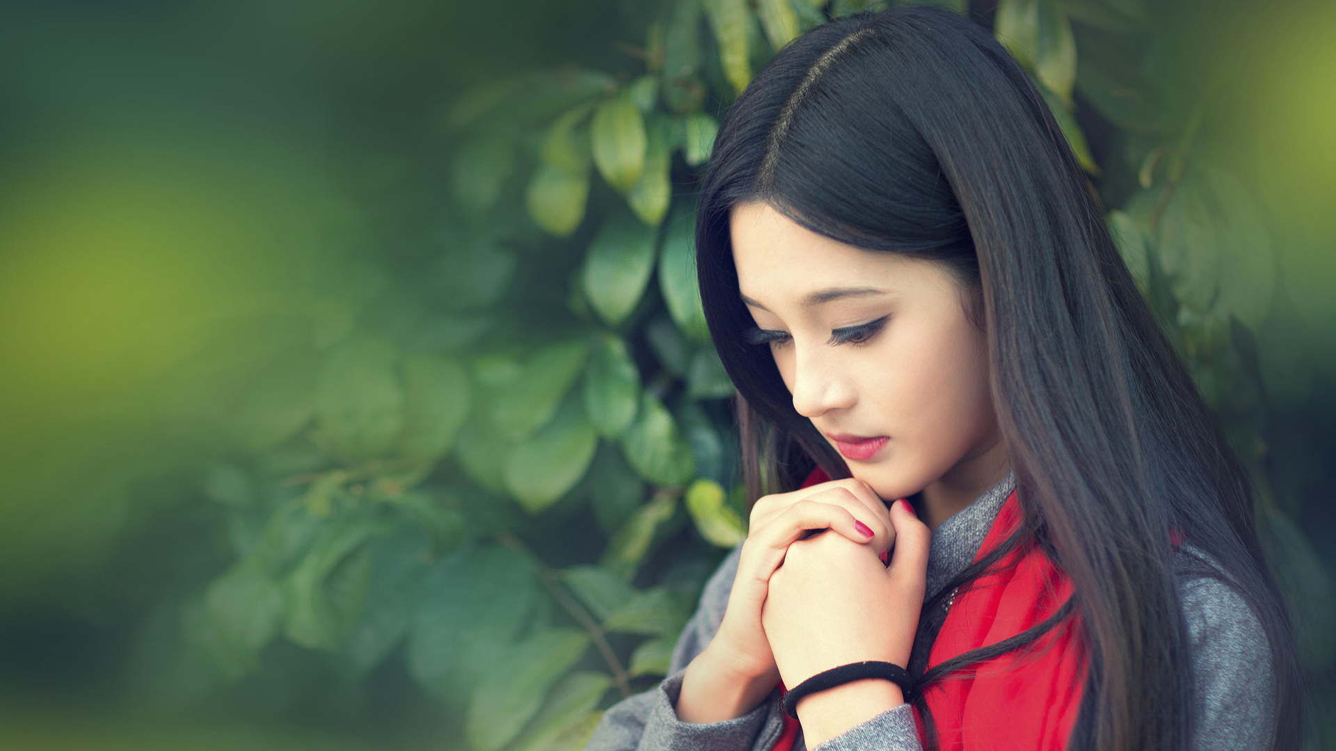 森林系文艺美女壁纸，免费高清下载，装点你的电脑桌面