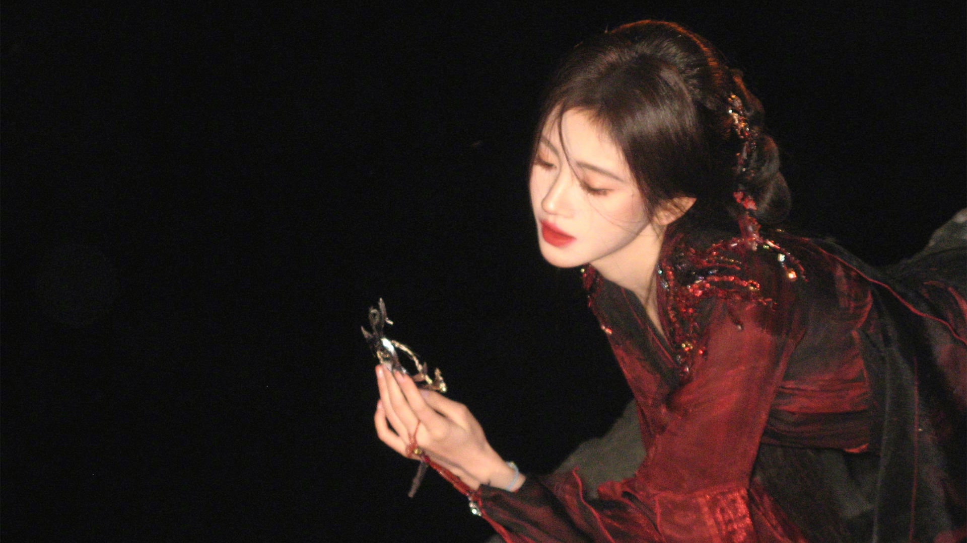 鞠婧祎黑红古装绝美壁纸，高清桌面美图，免费电脑壁纸下载