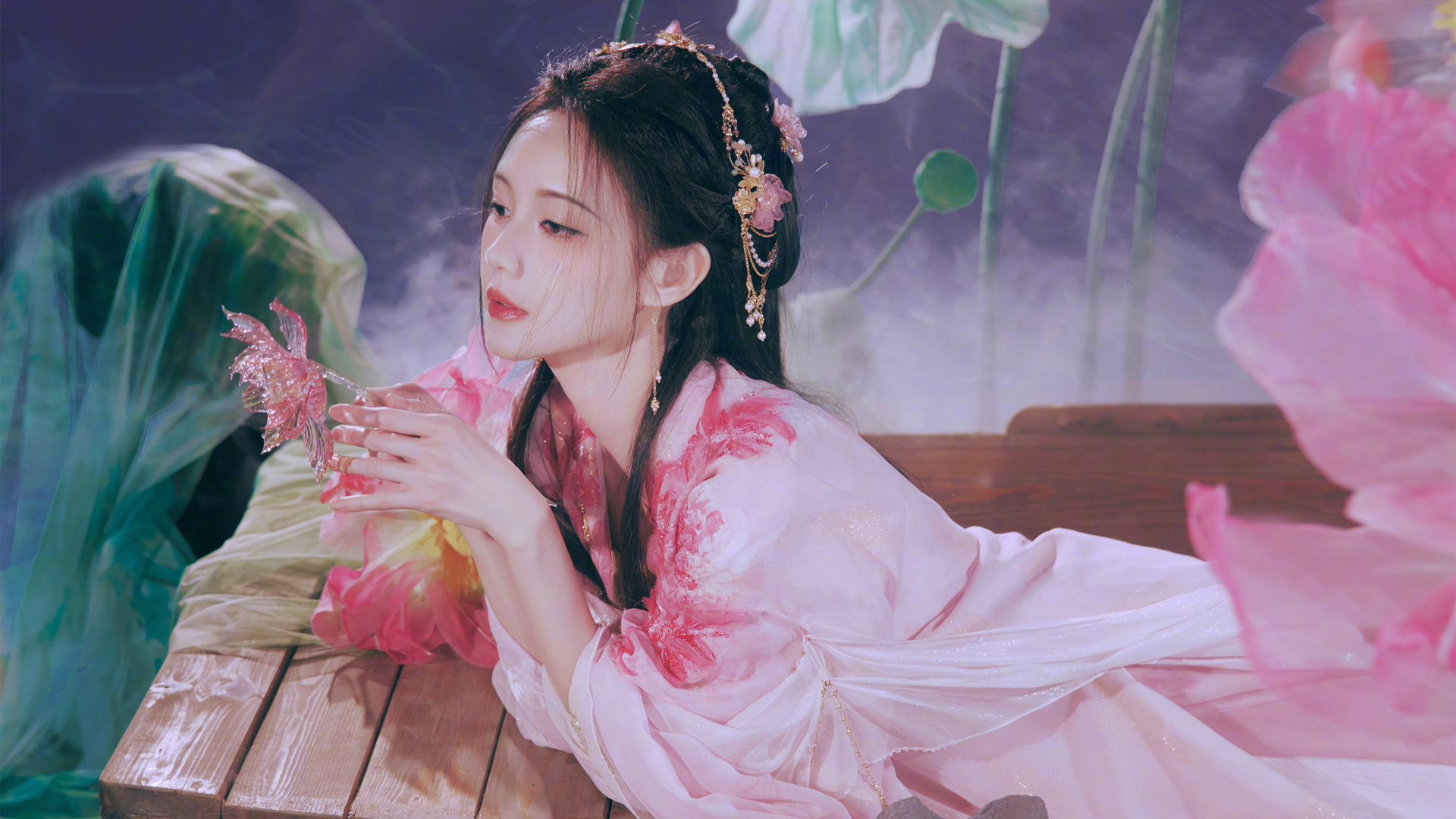 李一桐荷花古风美女壁纸，免费电脑壁纸高清下载