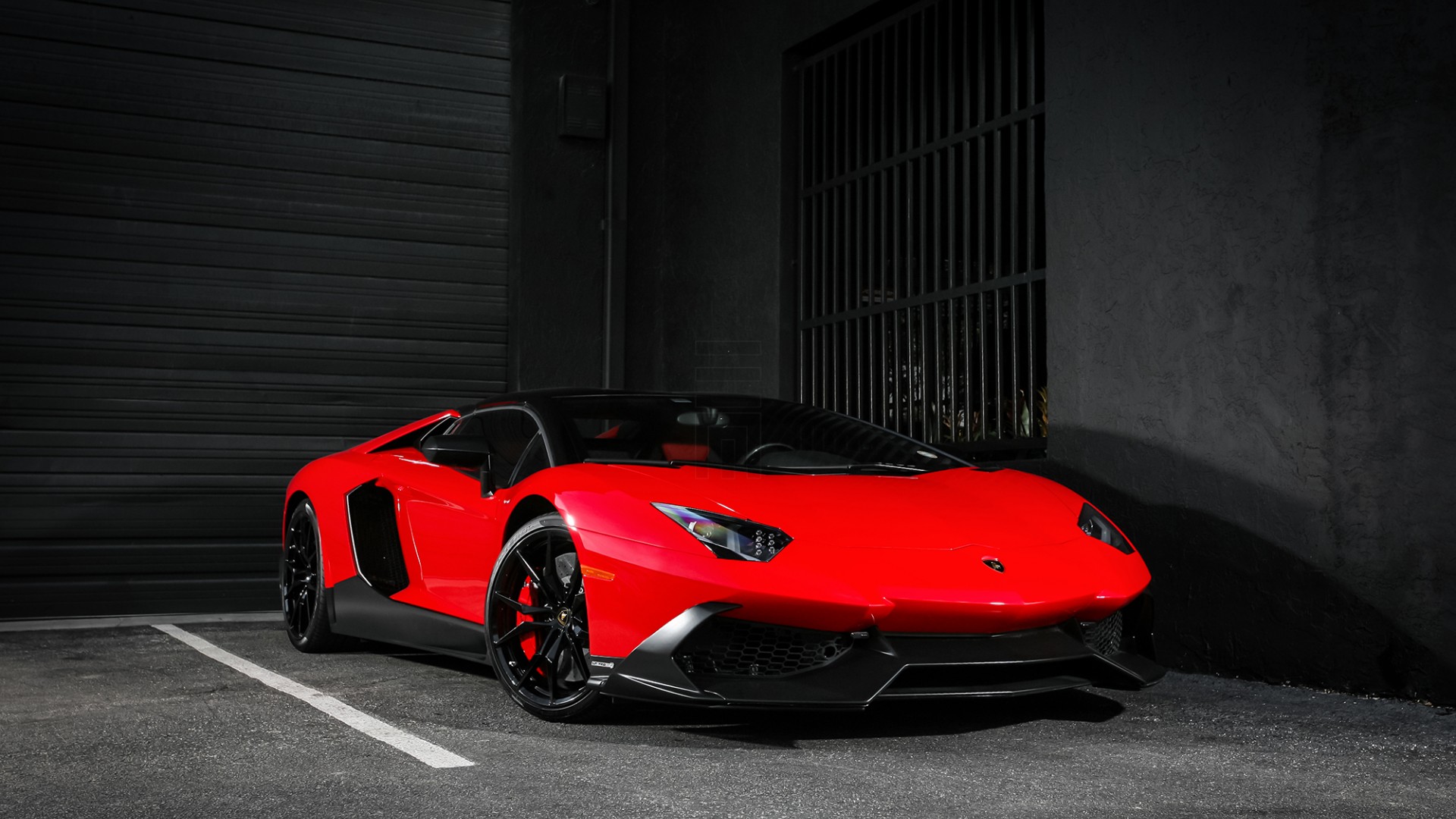 兰博基尼Aventador LP720-4红色版，炫酷壁纸，免费下载！