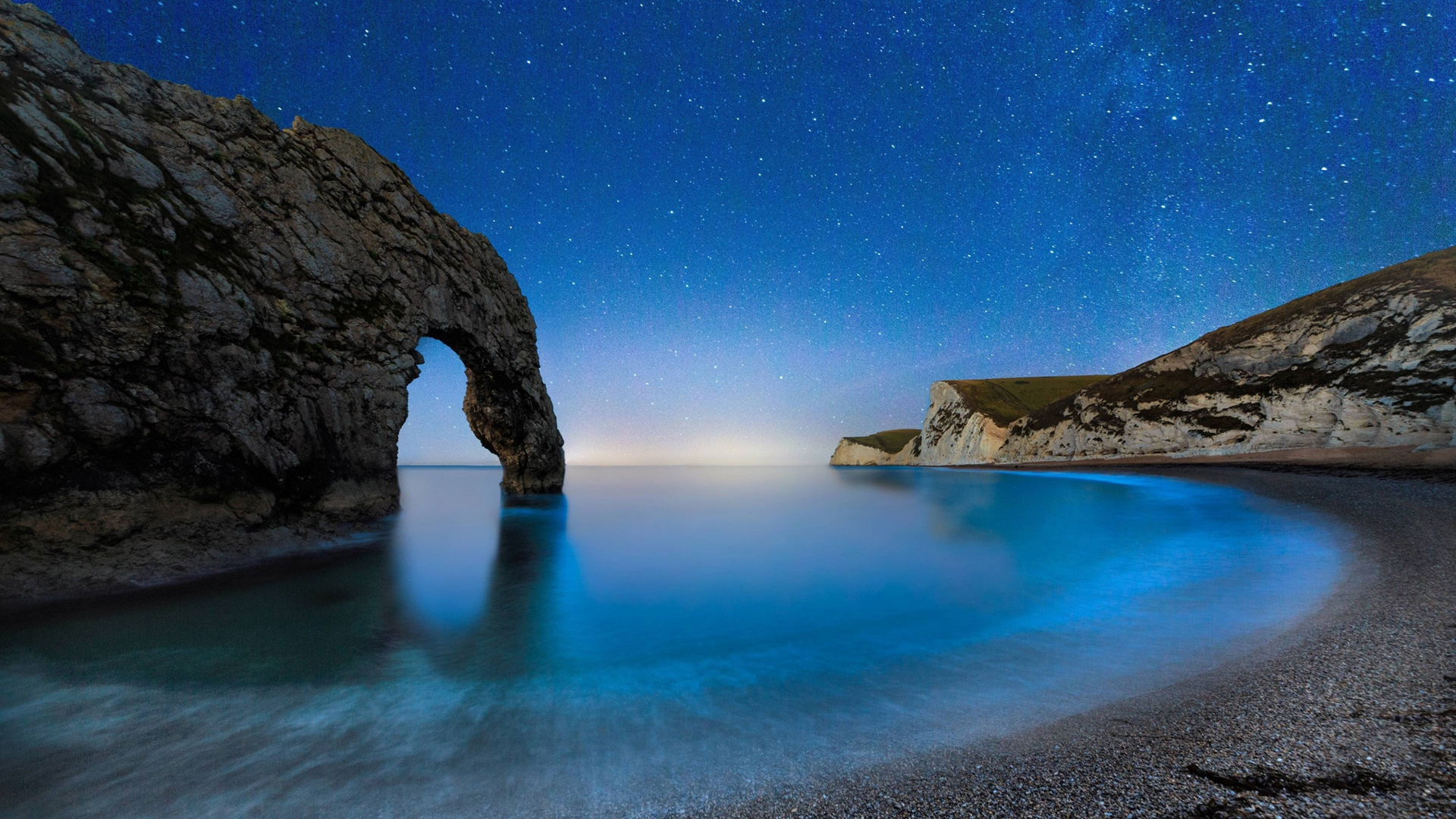 海滩星空美景，绝美风景桌面壁纸，免费下载畅享！