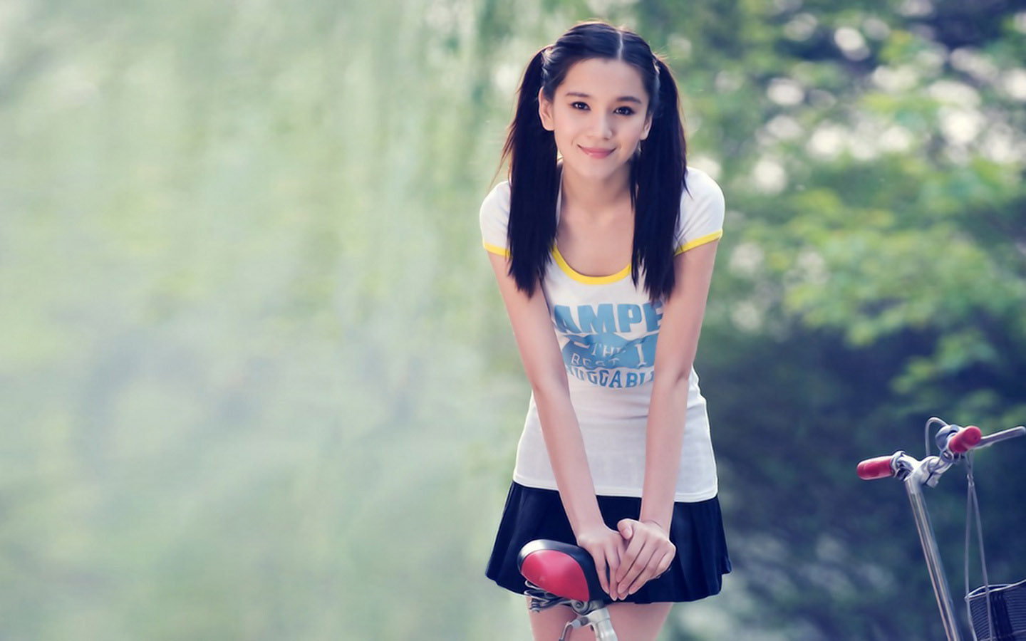 可爱美女桌面壁纸