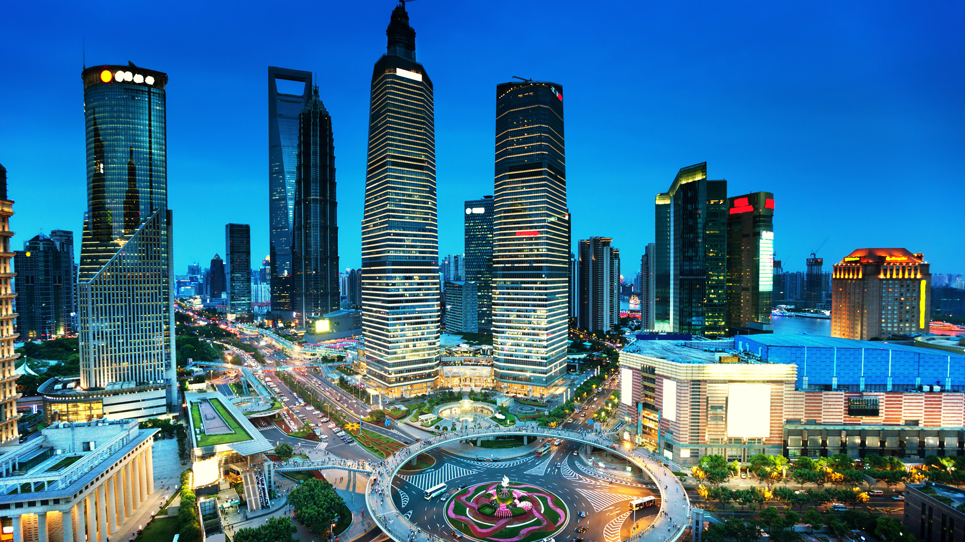 中国上海夜景，摩天大楼璀璨风光，免费高清壁纸下载