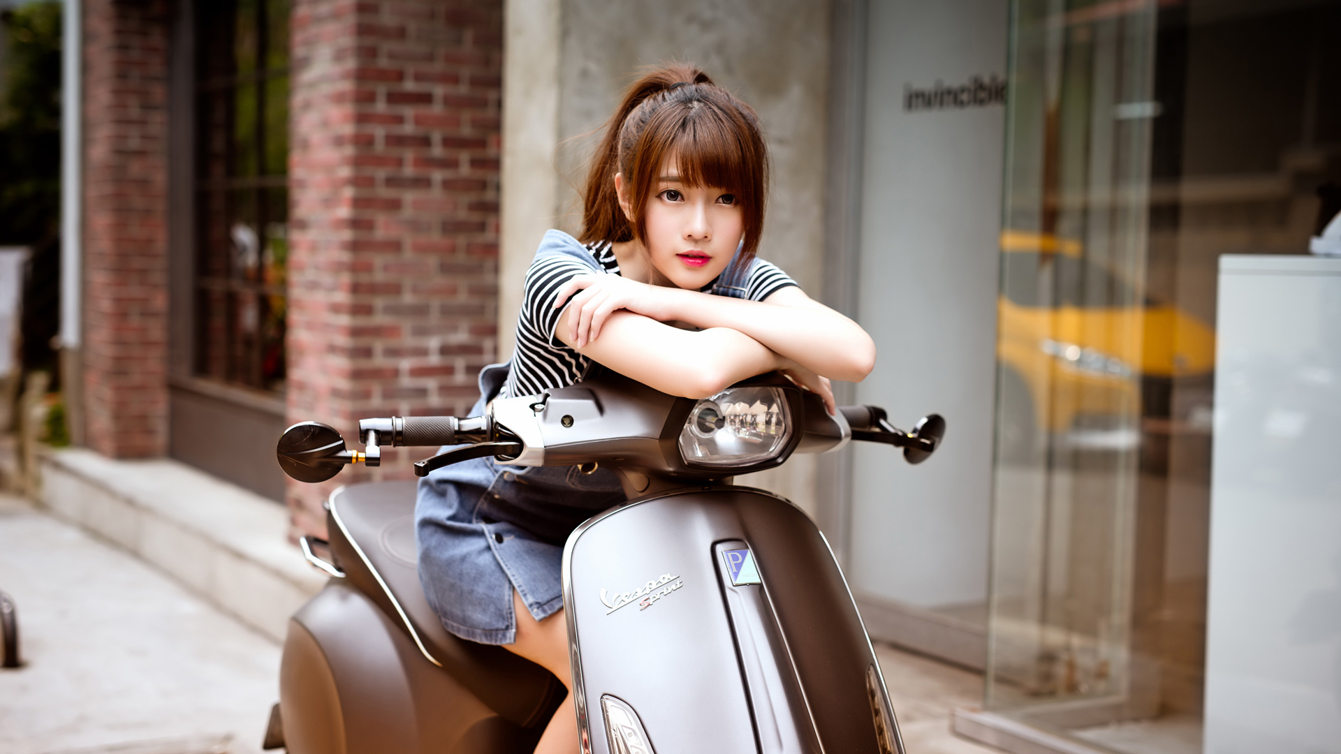 摩托车美女高清壁纸，免费电脑壁纸下载