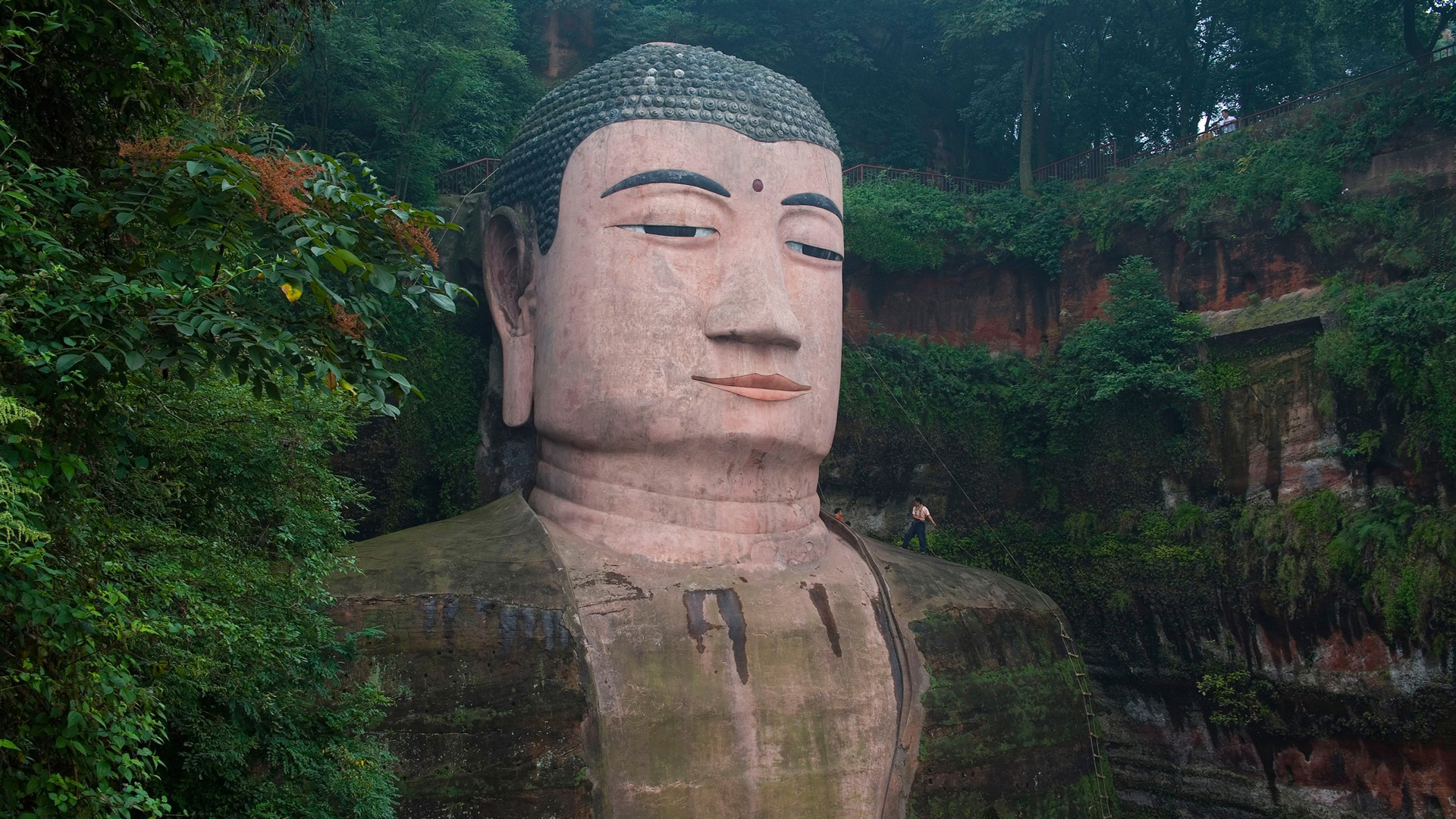 乐山大佛美景，高清免费桌面壁纸，一键下载装点你的电脑屏幕