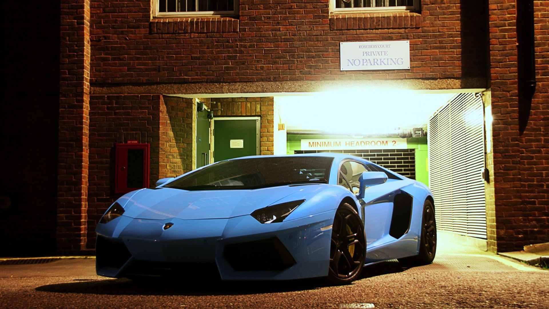 兰博基尼Aventador LP700-4炫酷蓝调壁纸，免费下载高清电脑桌面背景