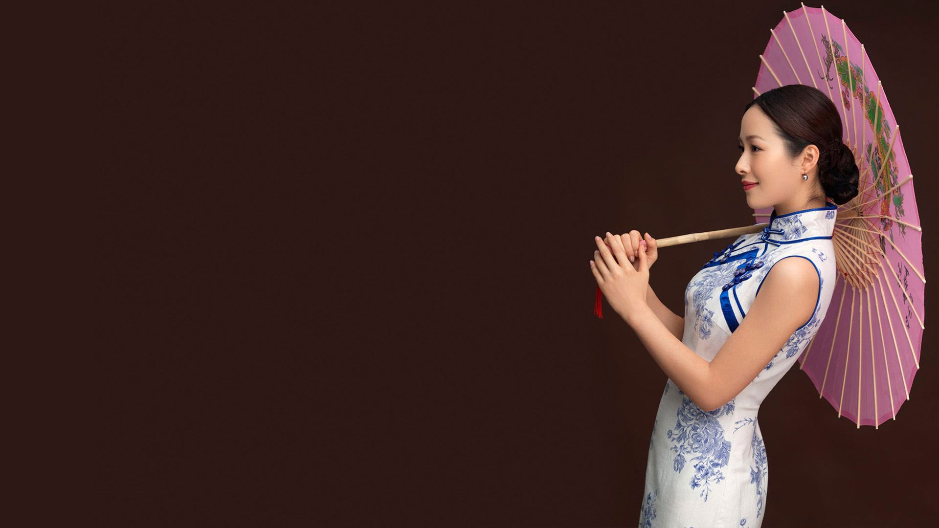 花伞美女桌面壁纸，免费高清电脑壁纸精选，一键下载