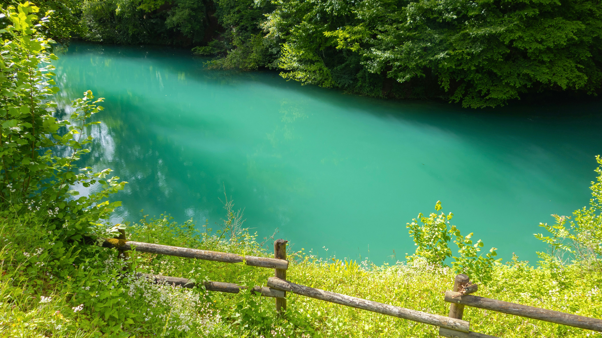 夏日青山绿水美景桌面壁纸，免费电脑壁纸下载
