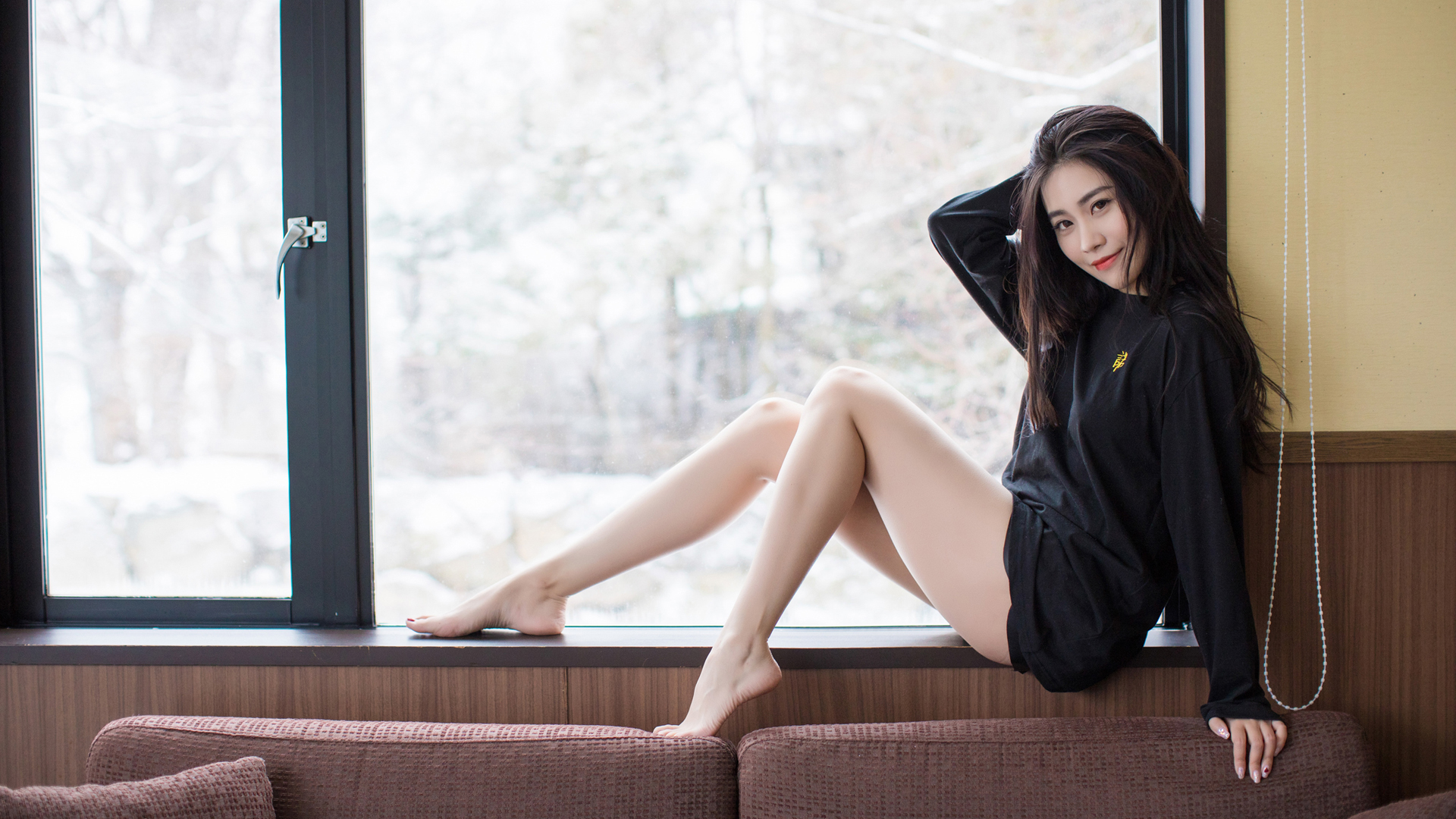 许诺 窗台美女模特壁纸