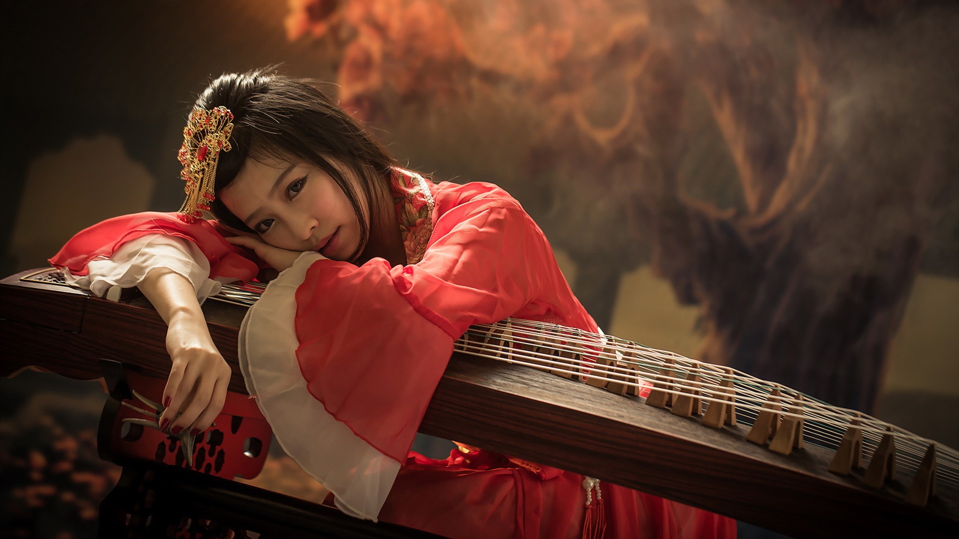 古筝美女图片，古典音乐中的唯美瞬间，免费电脑壁纸下载