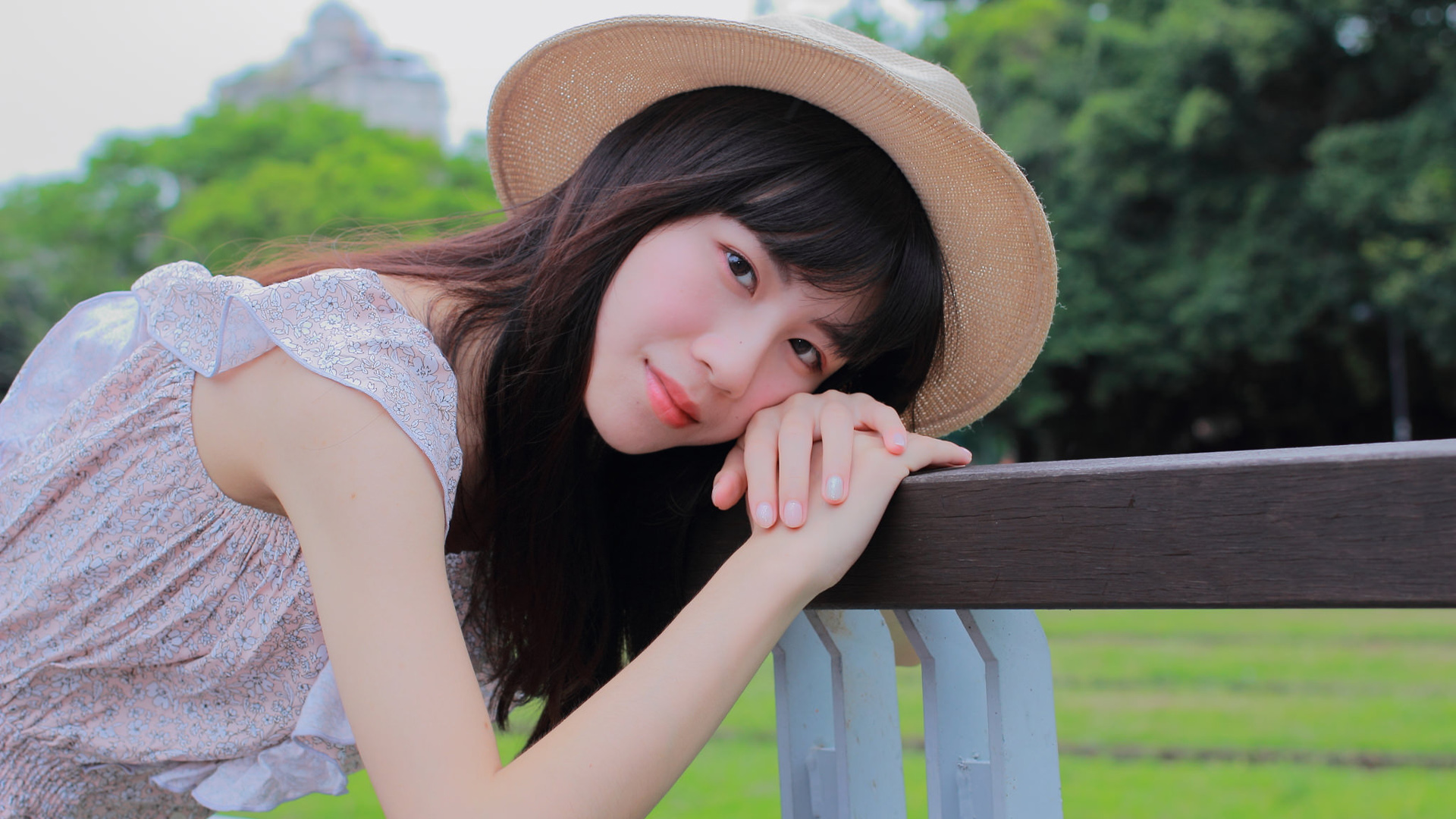 清纯邻家女孩梁家瑜，免费电脑桌面壁纸，一键下载！
