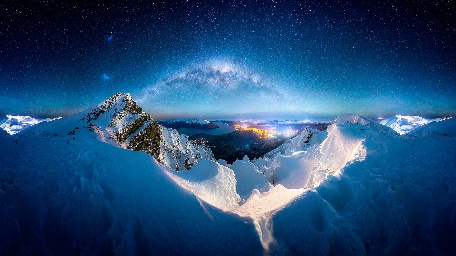 冬天雪山夜晚风景桌面壁纸