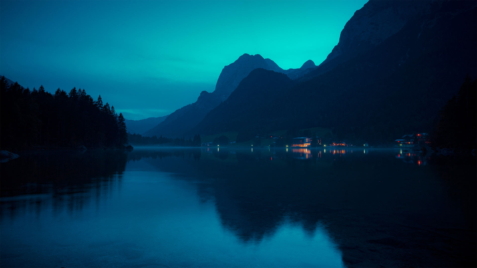 免费下载，静谧山水湖泊夜景高清电脑桌面壁纸