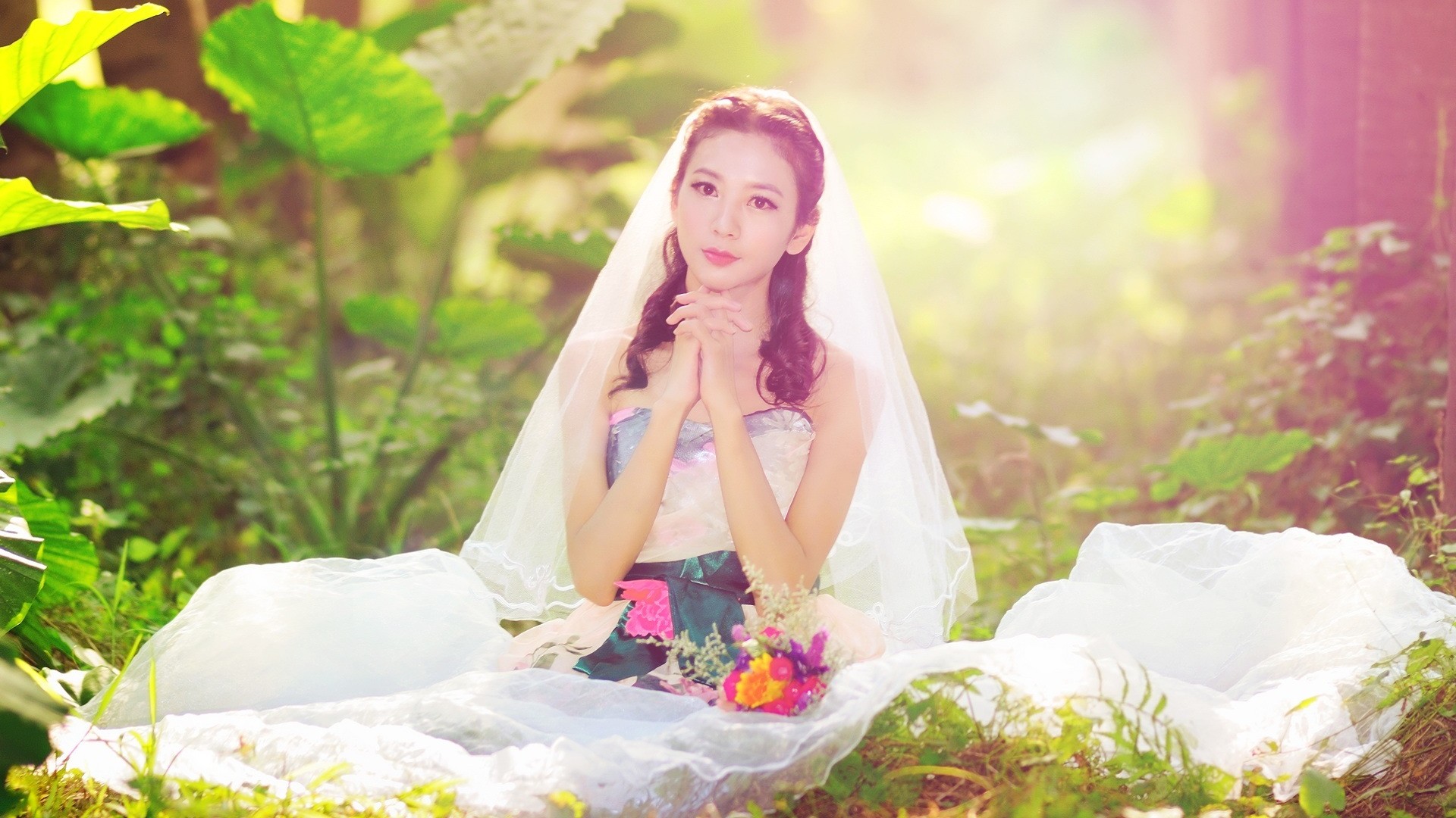美丽的祈祷美女壁纸