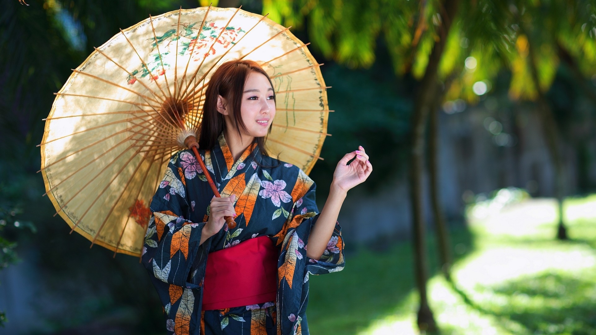 中国风美女服装秀，优雅伞下倩影，精选美女壁纸免费下载