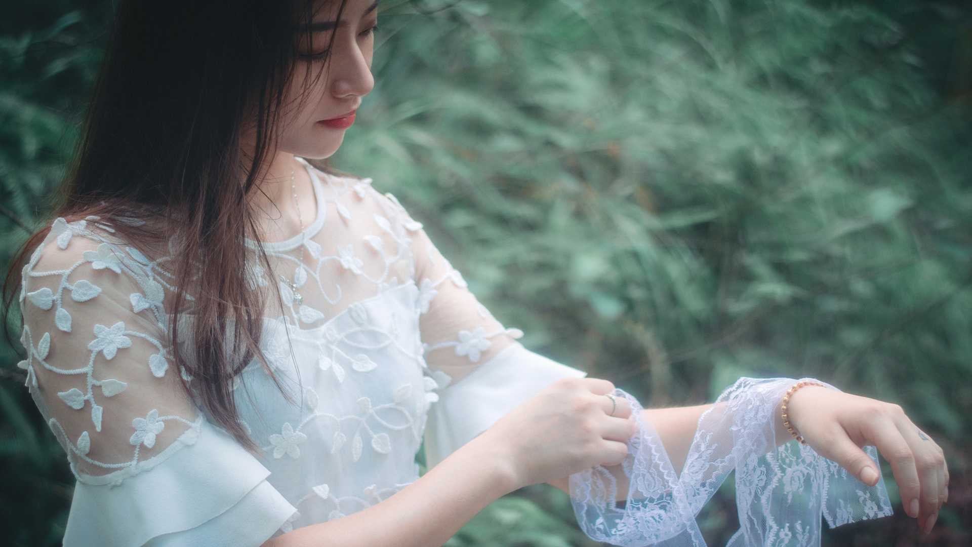 白色婚纱美女唯美摄影，精选桌面壁纸，免费下载！