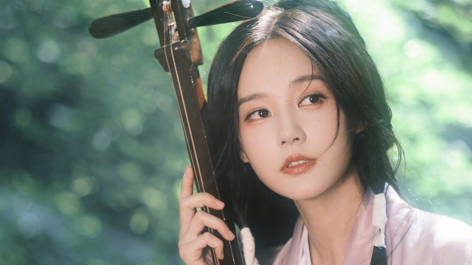 李一桐 乐器 古风美女壁纸