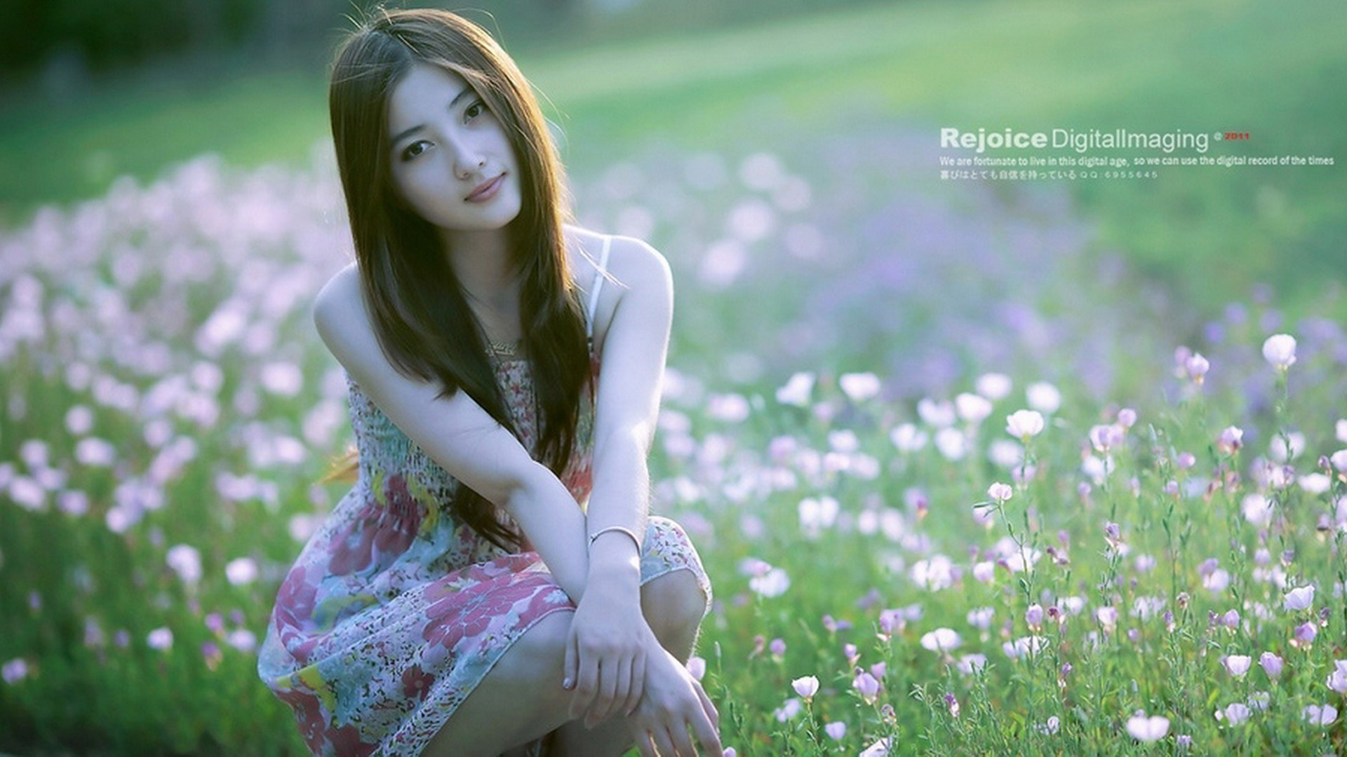 花间清纯美女桌面壁纸