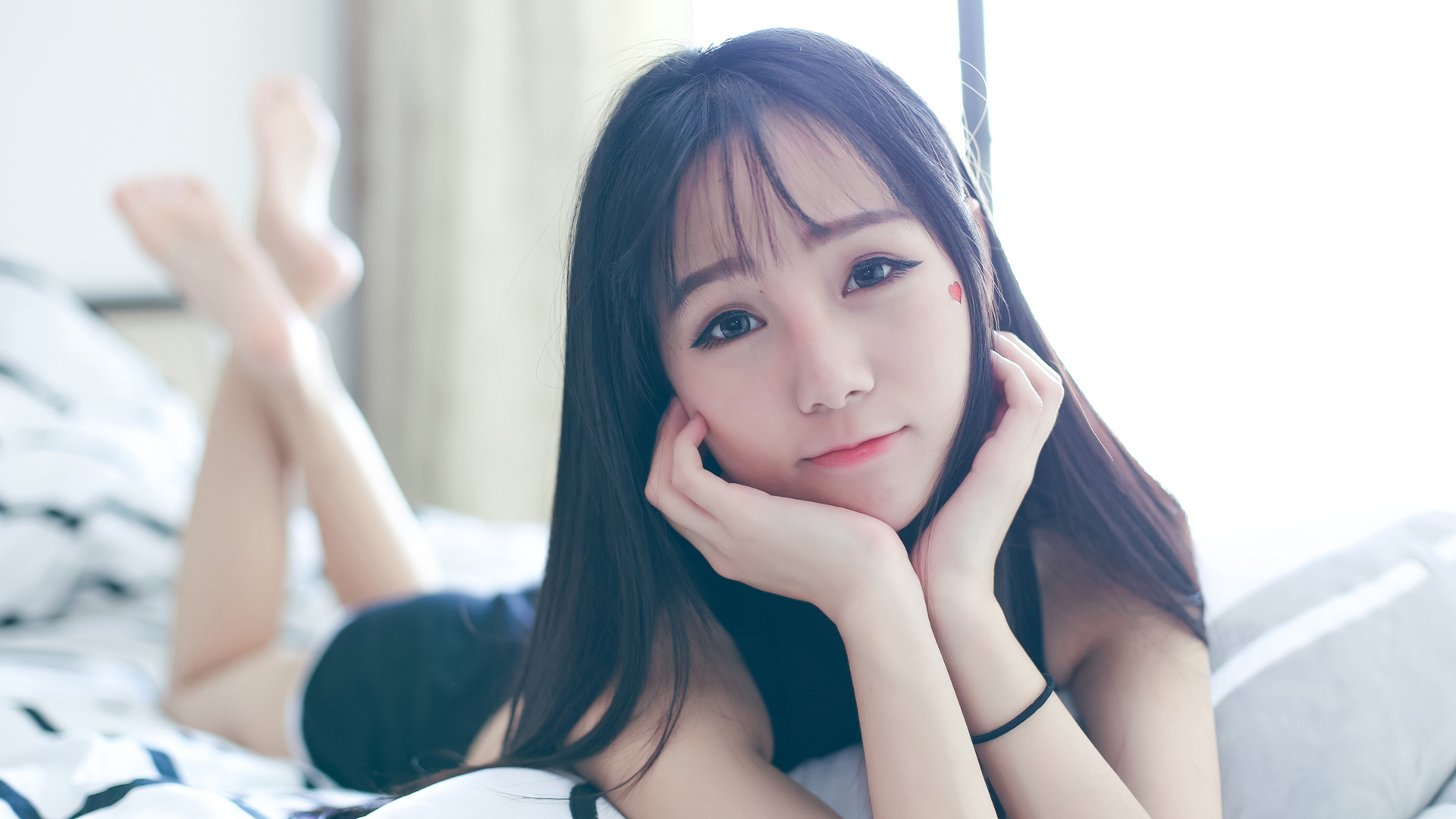 高清美女写真2K桌面壁纸，免费下载，装点你的电脑屏幕