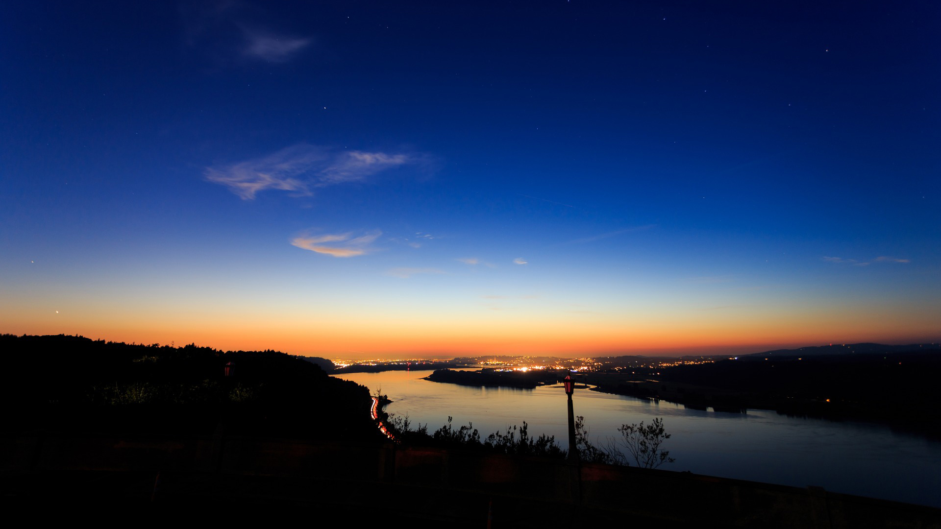 哥伦比亚河峡谷日出美景，波特兰河畔绝妙风光，免费电脑壁纸下载