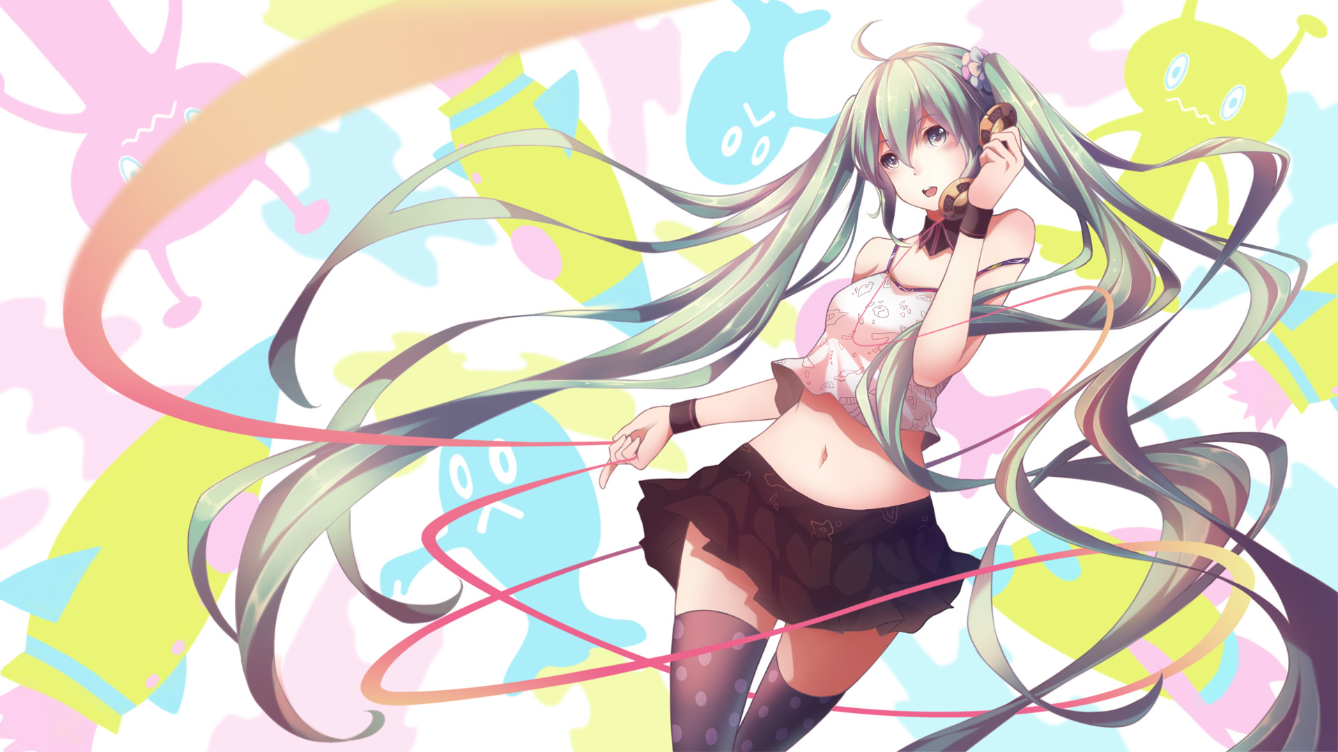 青春快乐女孩，怪脸初音未来，长发可爱美少女动漫电脑壁纸，免费下载！