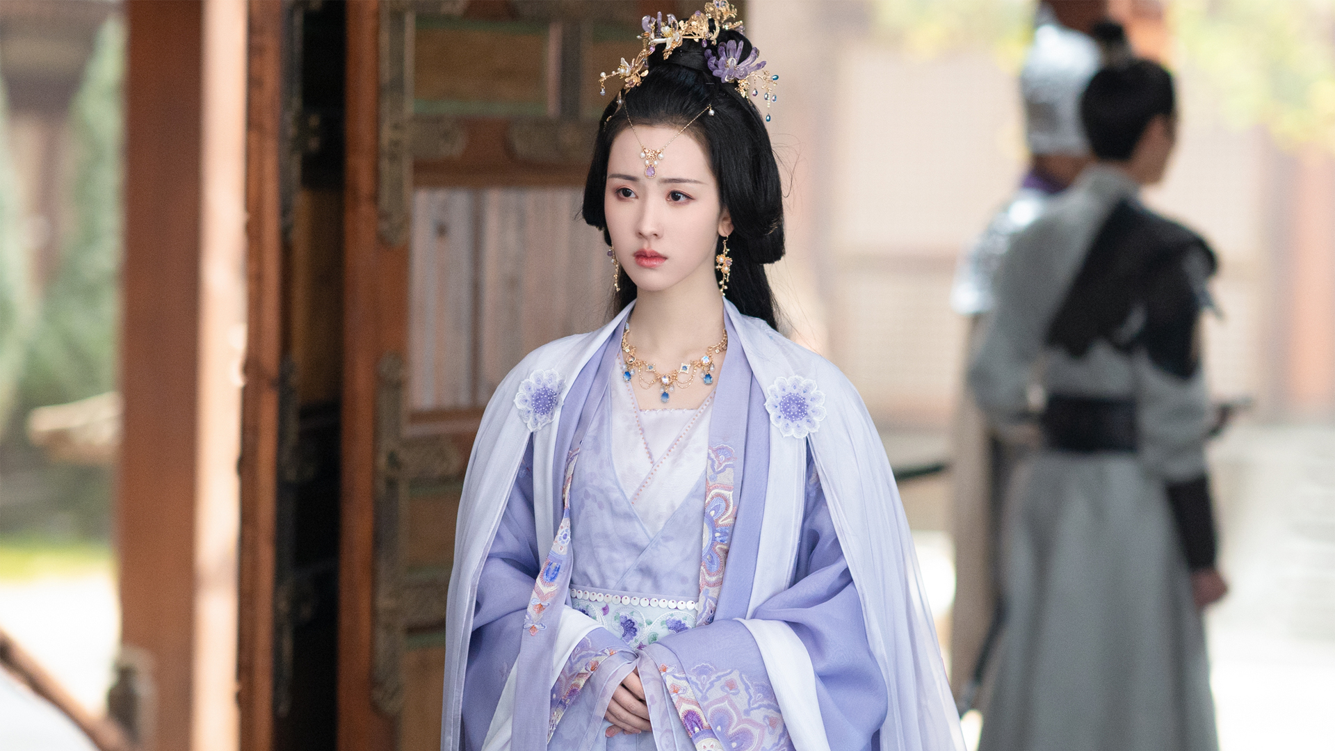 《长月烬明》陈都灵精美剧照电脑壁纸，免费高清下载！