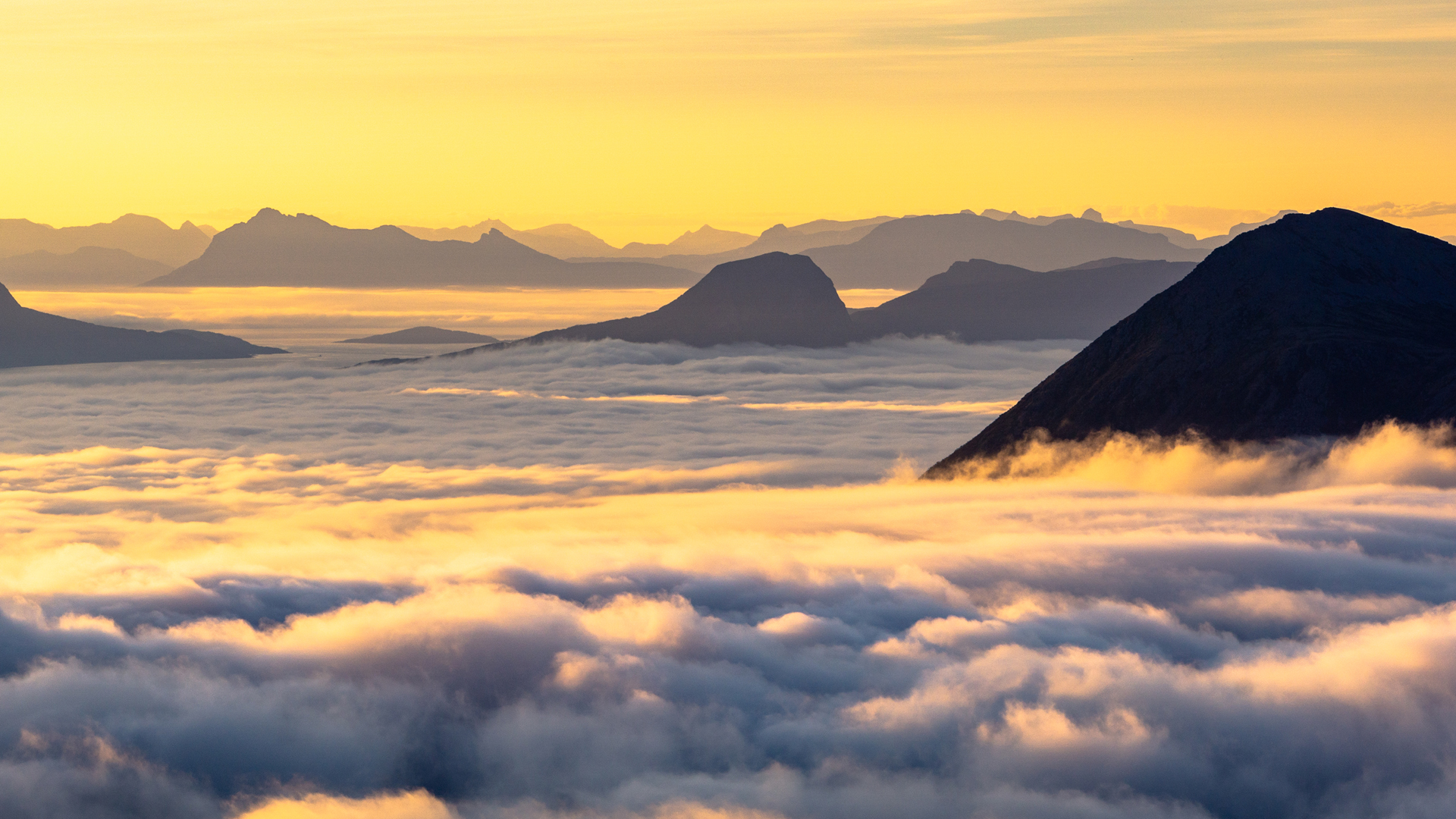 仙境山峰，云卷云舒，免费电脑风景壁纸下载