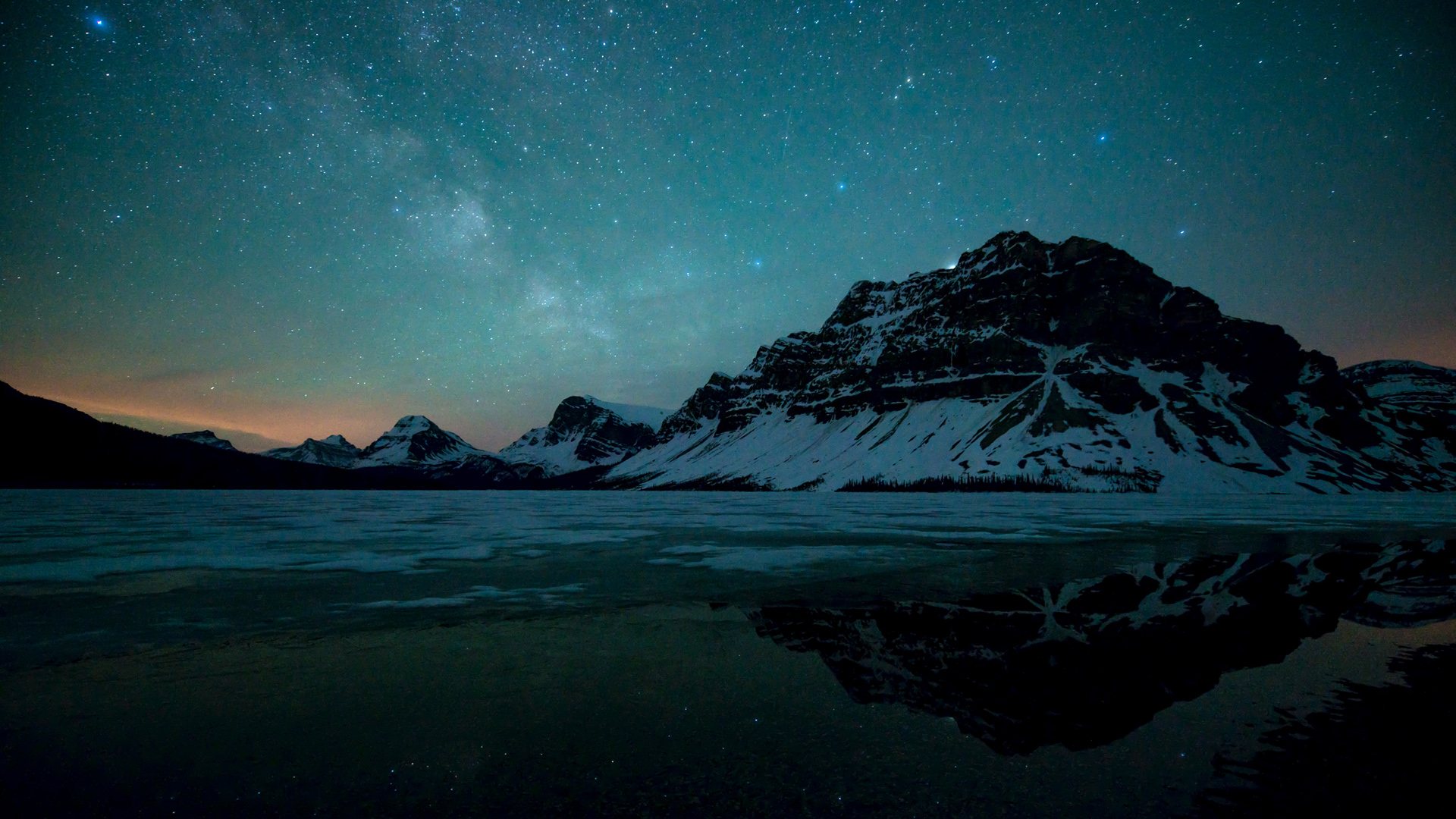 班夫国家公园，绝美湖景与银河星空2K高清壁纸，免费下载装点你的电脑桌面