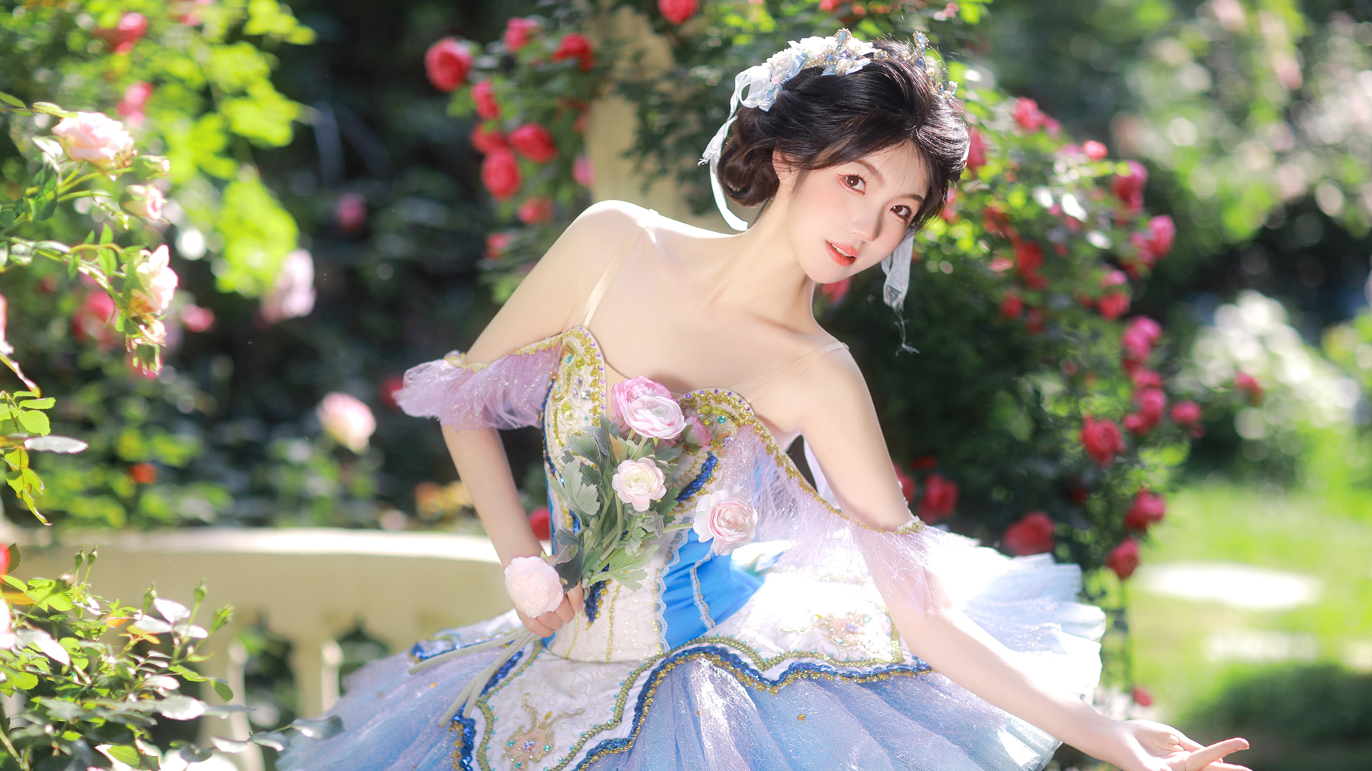 花园芭蕾之美，高清靓丽美女桌面壁纸，免费电脑壁纸下载