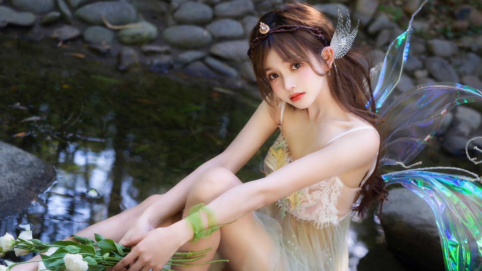 精灵可爱美女翅膀壁纸