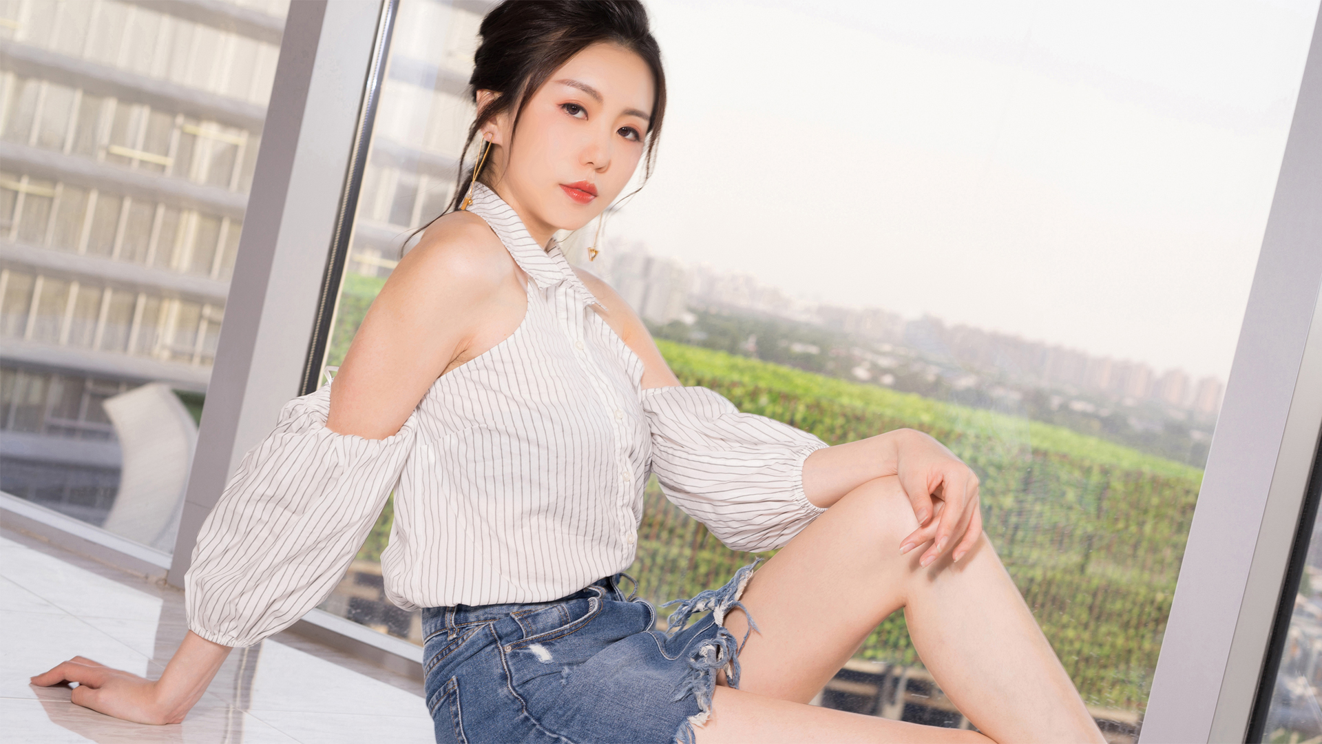 芸斐美女模特，高清壁纸免费下载，打造个性电脑桌面