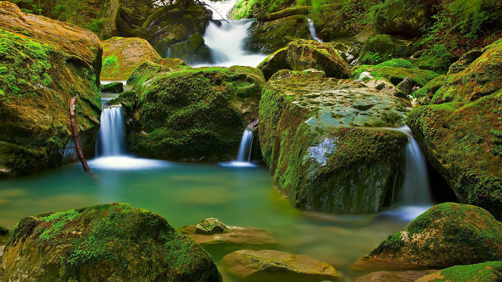 小溪风景桌面壁纸