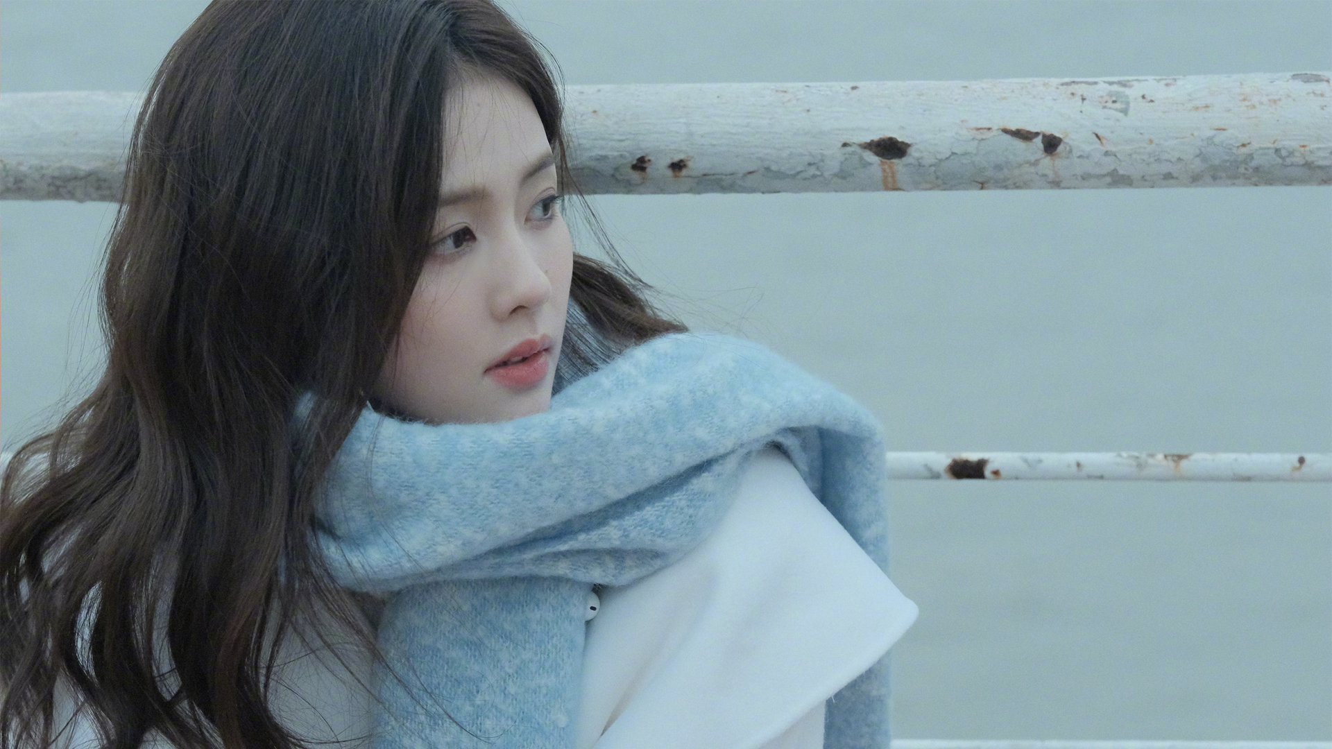 白鹿 围巾 冬天 美女壁纸
