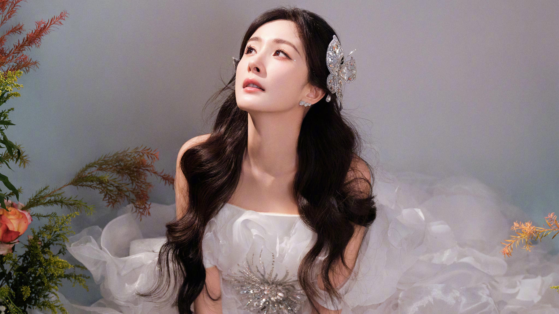 杨幂白色裙装唯美桌面壁纸，美女高清电脑壁纸免费下载
