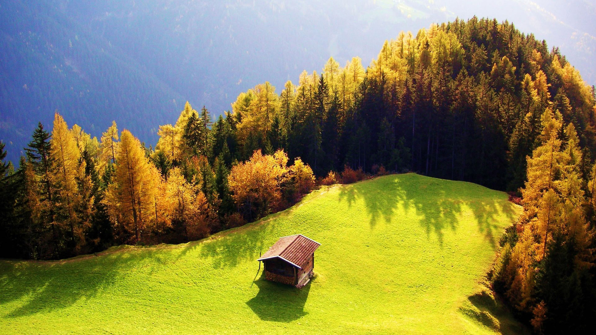 高山美景小屋草坪树林风景桌面壁纸
