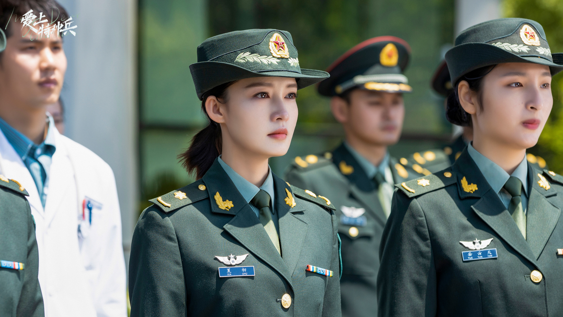 【美女壁纸免费下载】爱上特种兵李沁军装照，高清电脑壁纸大放送！