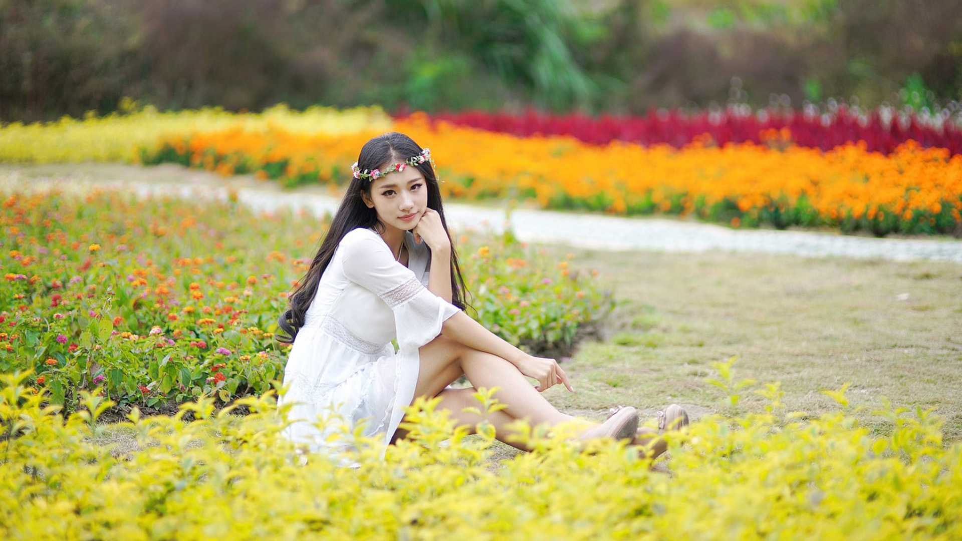 清新花海之美，精选小清新女孩桌面壁纸，免费下载养眼美女电脑壁纸
