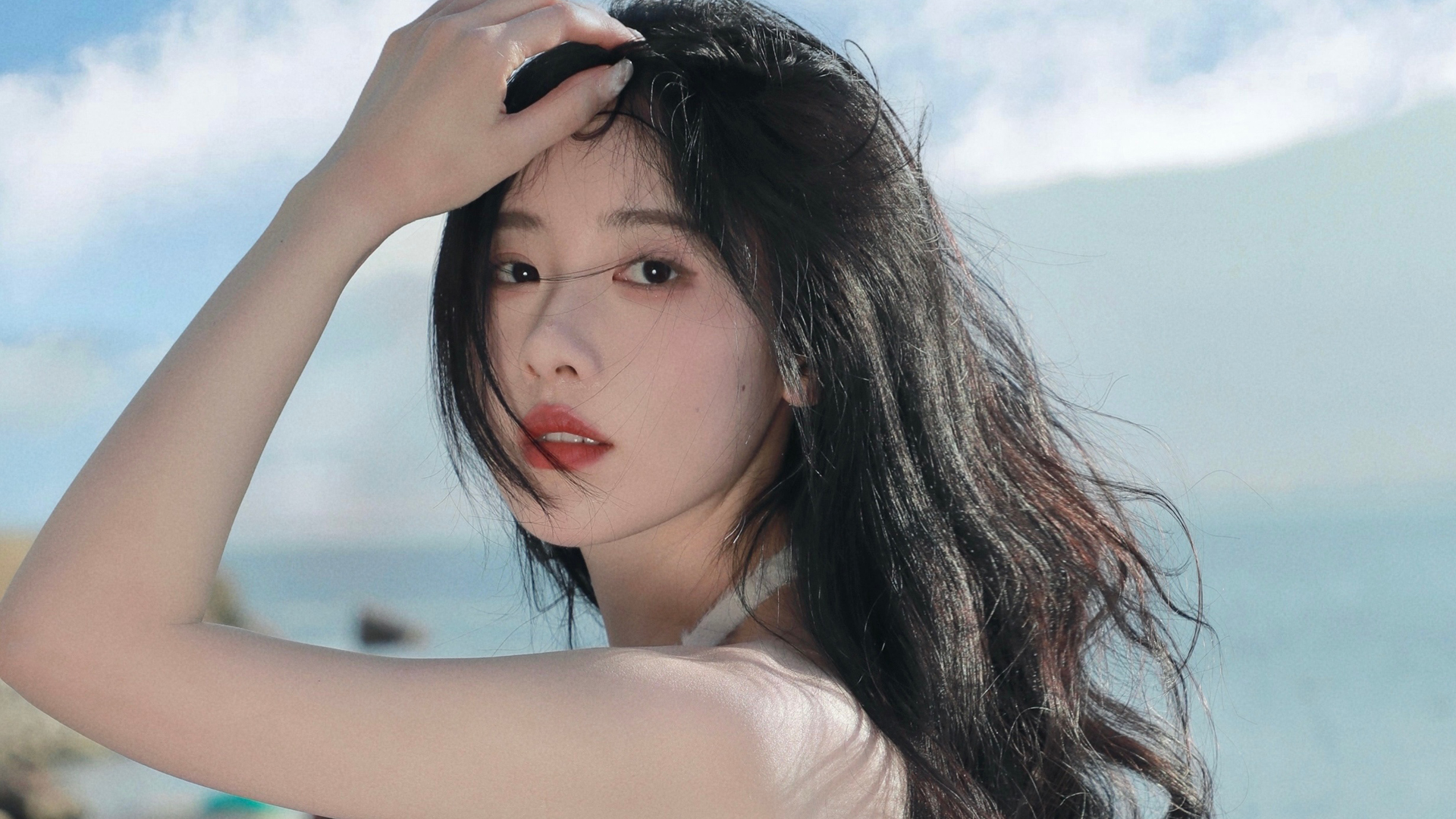 美女壁纸大赏，免费高清回头美女电脑壁纸下载