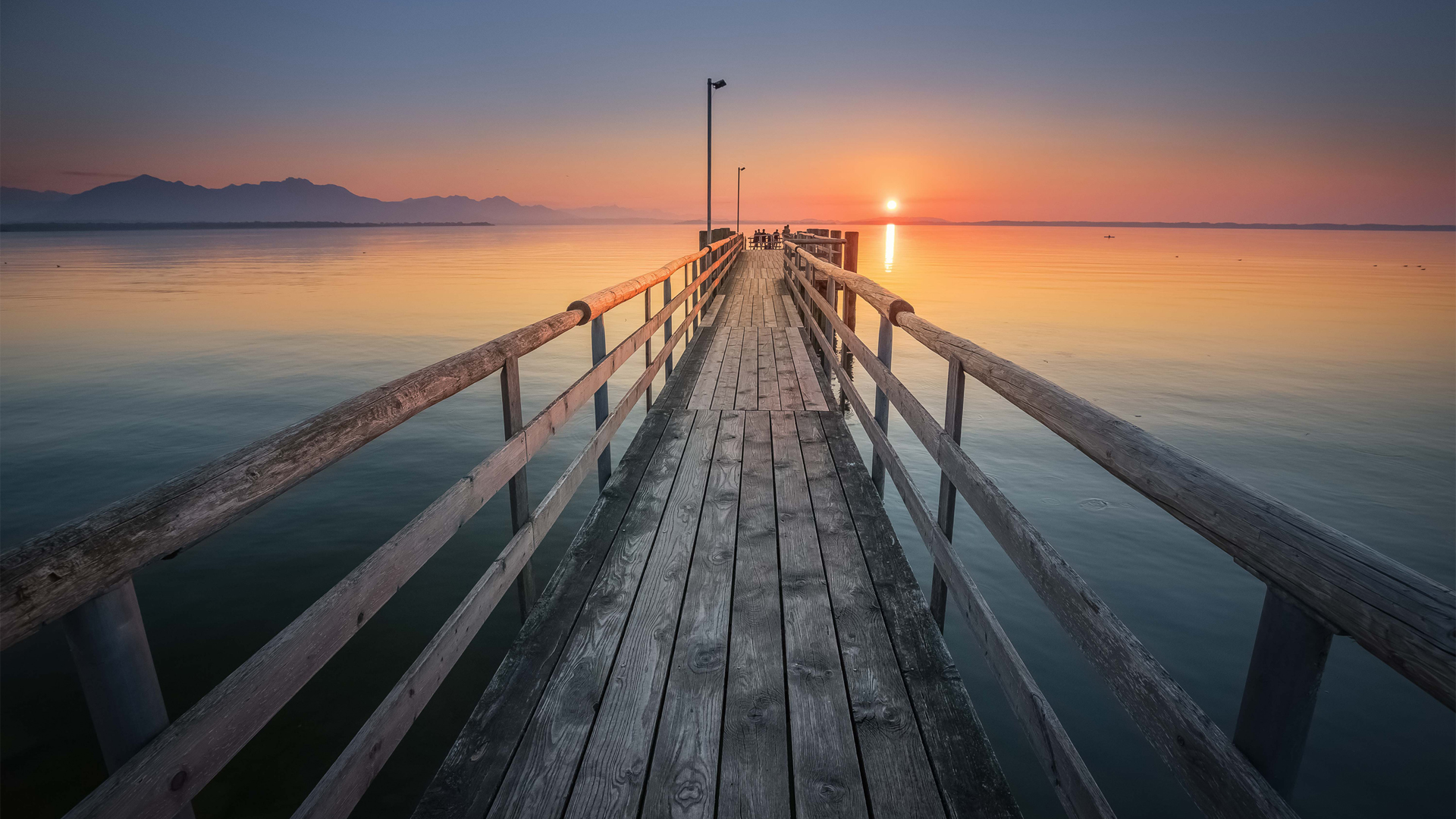 唯美夕阳木栈道风景壁纸
