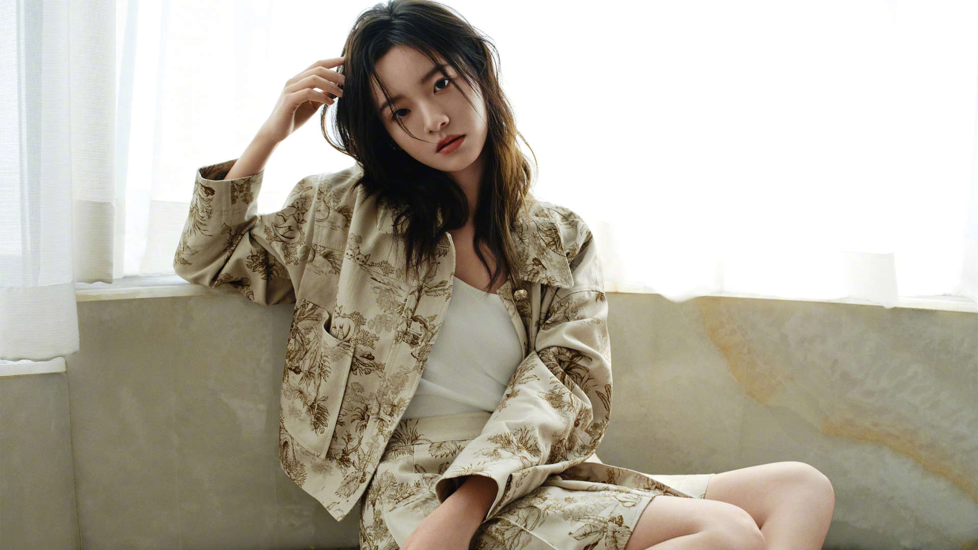 免费下载李庚希美女电脑壁纸，高清美图一键获取