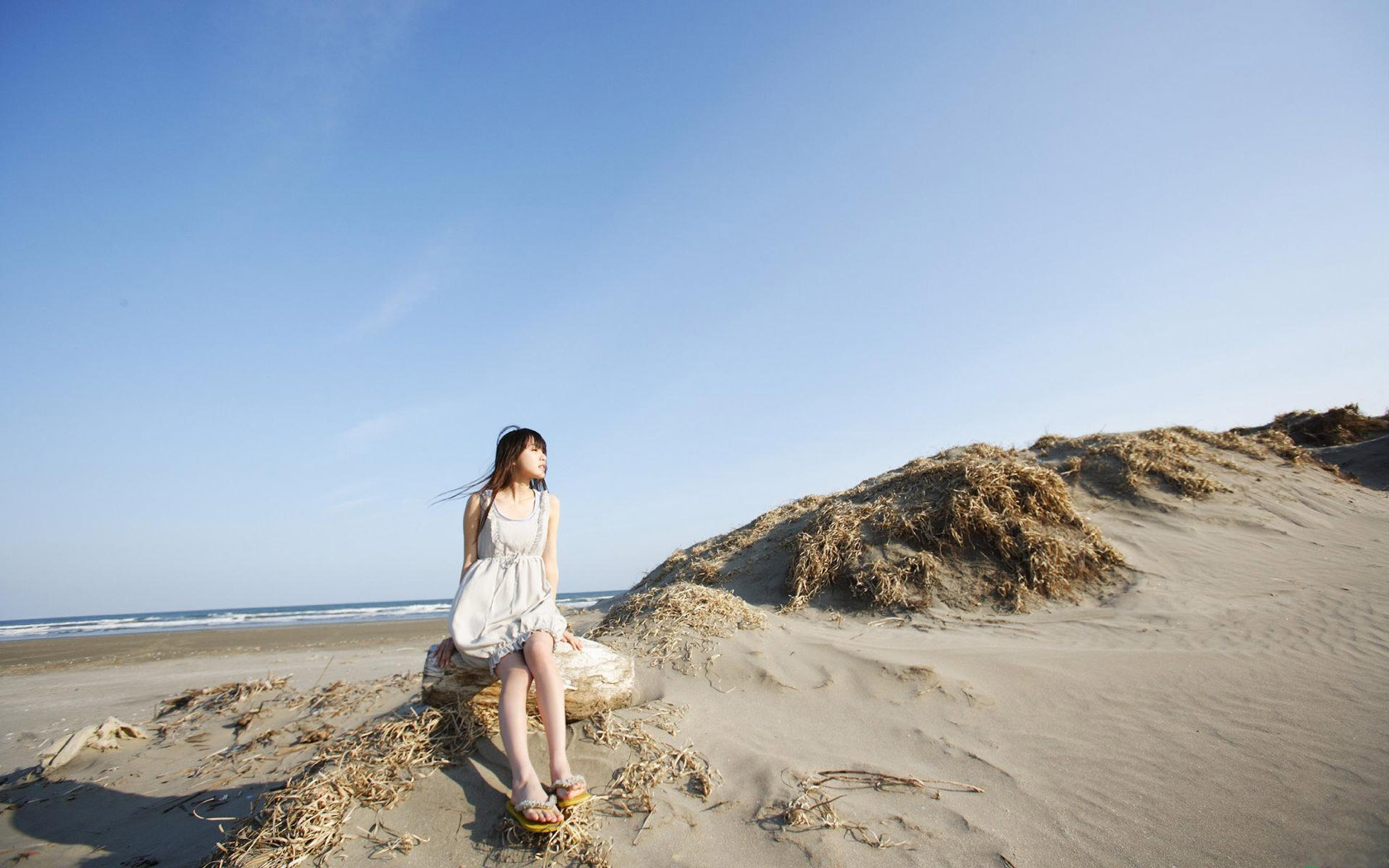 大海美女桌面壁纸