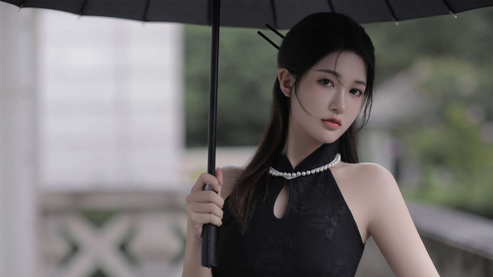 黑色旗袍美女撑伞，精选高清美女壁纸，免费电脑壁纸下载