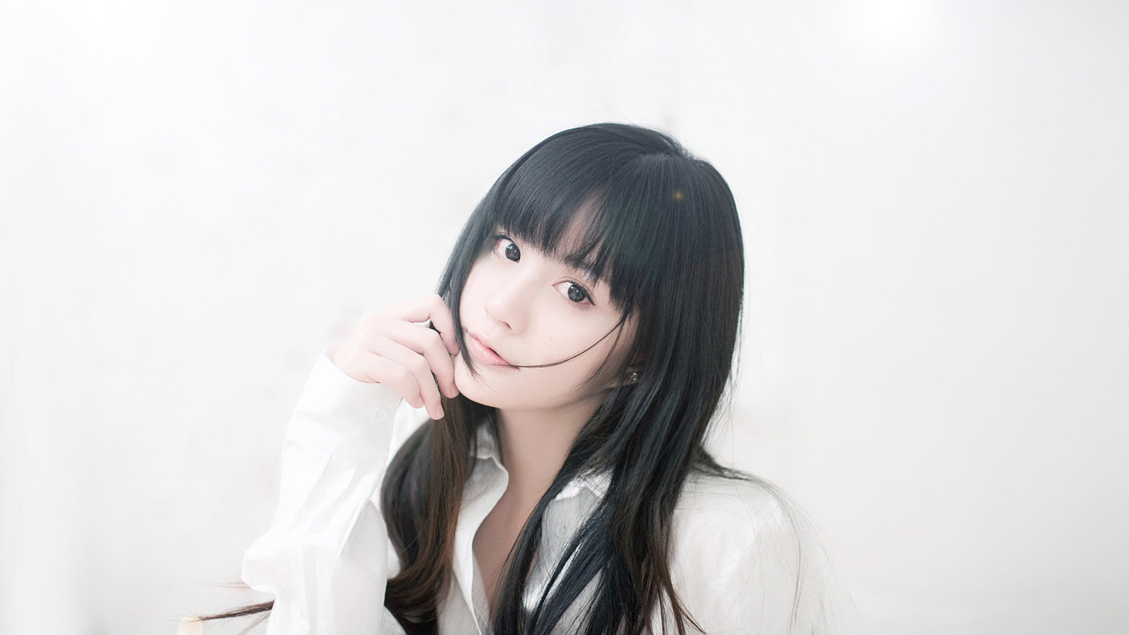 清纯美女壁纸，免费电脑桌面背景下载