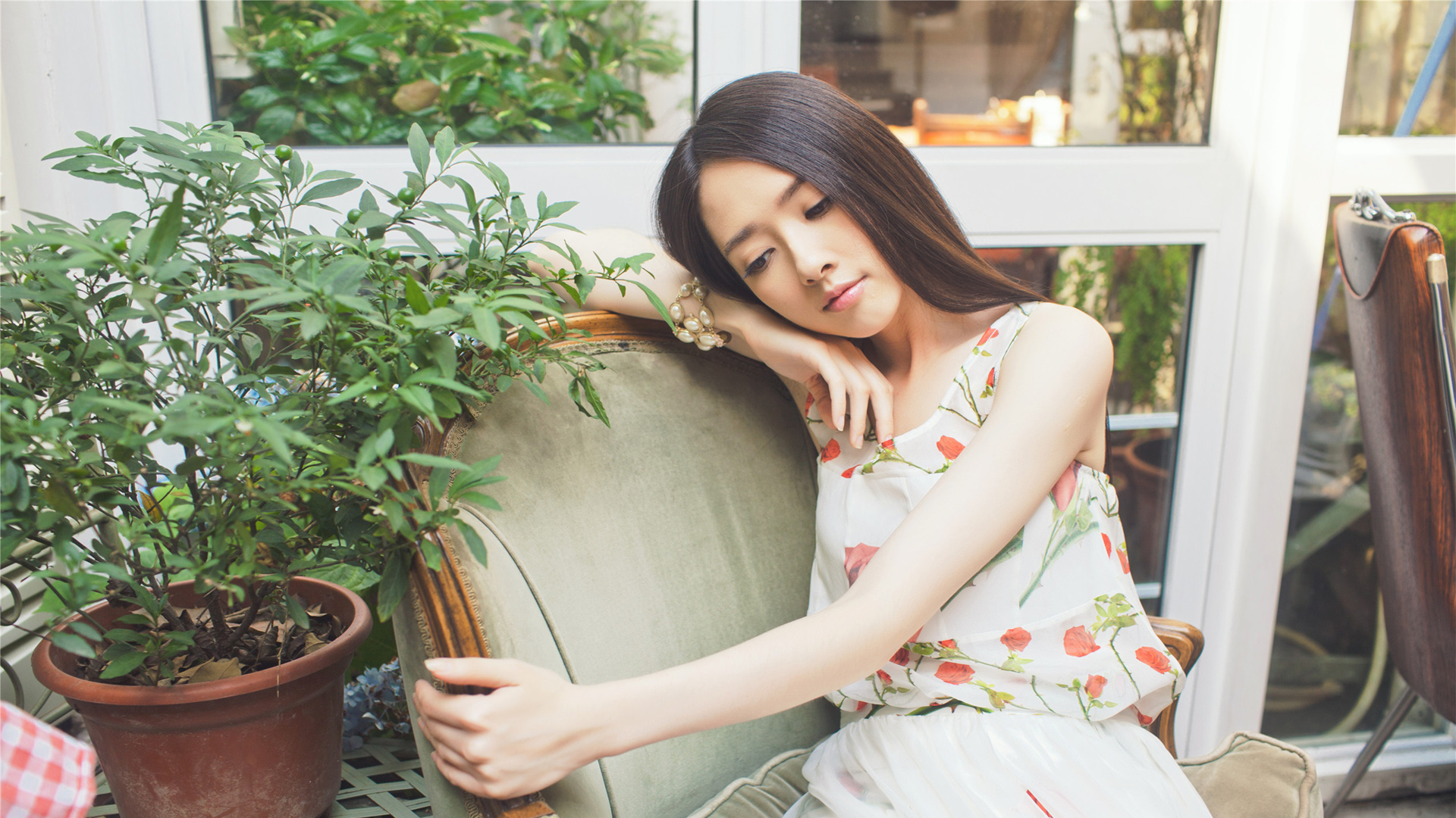 郭碧婷绝美写真壁纸，免费高清桌面背景，一键下载！