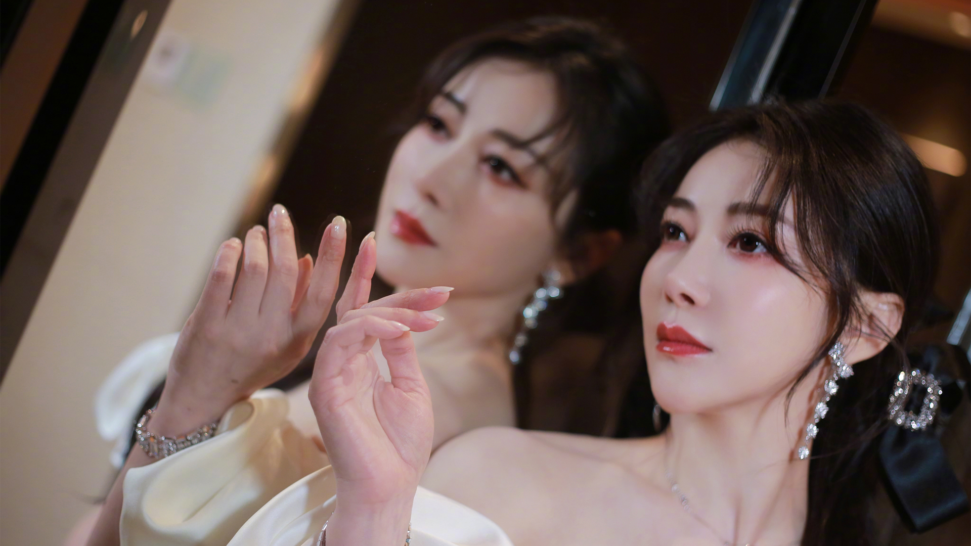 陈紫函高清美女壁纸，免费电脑桌面背景下载
