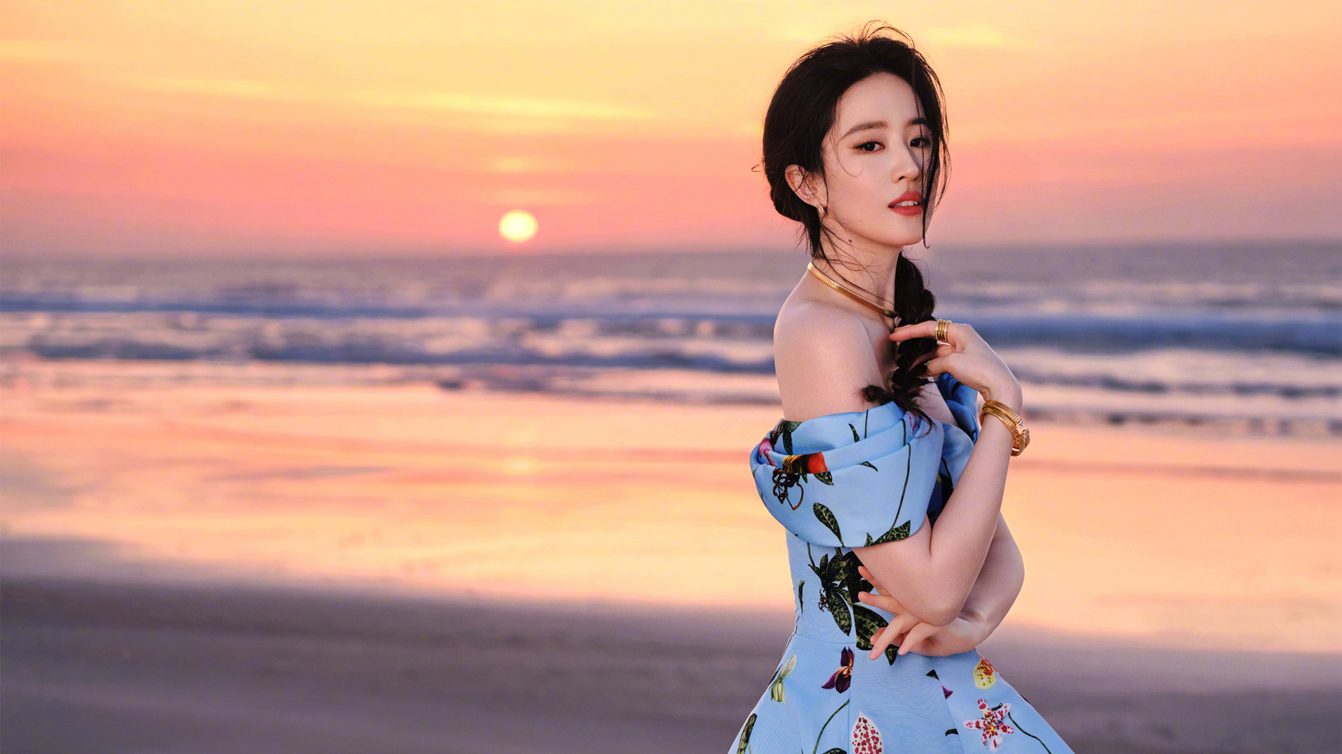 刘亦菲阿布扎比海边美照，高清美女桌面壁纸免费下载